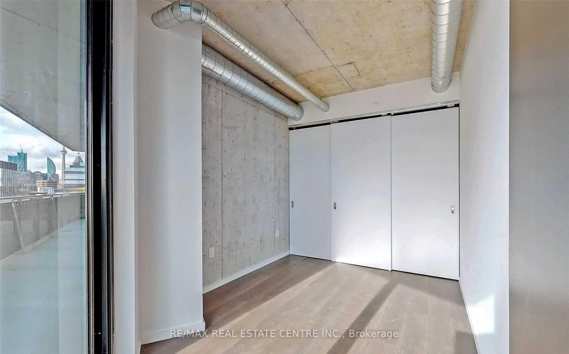 21 Lawren Harris Square Unit 503 photo 17