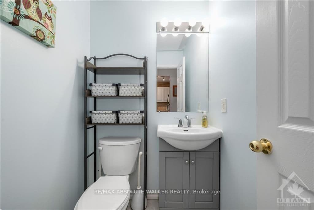 956 COOKSHIRE Crescent photo 11