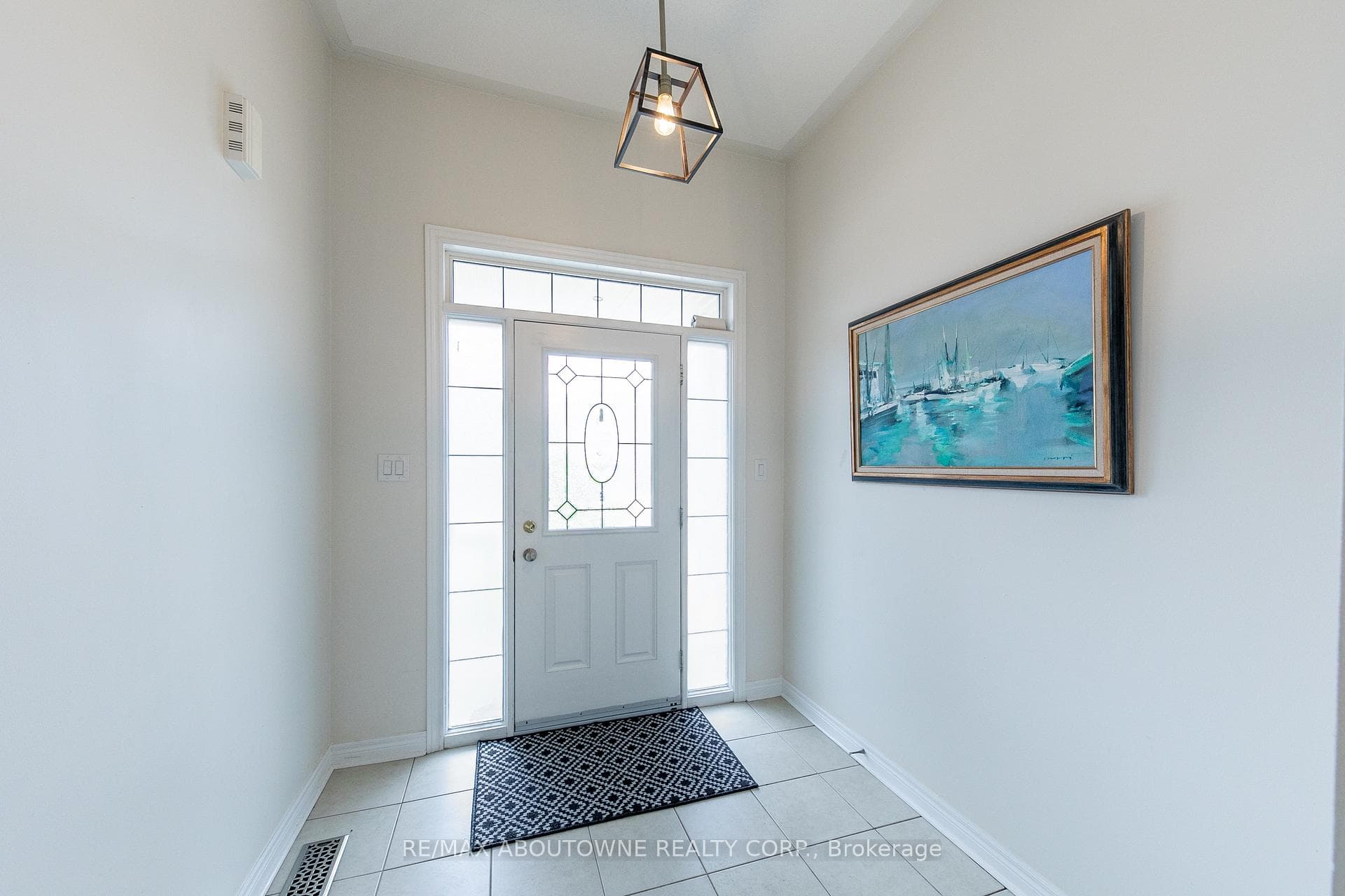 374 Spring Blossom Crescent photo 2