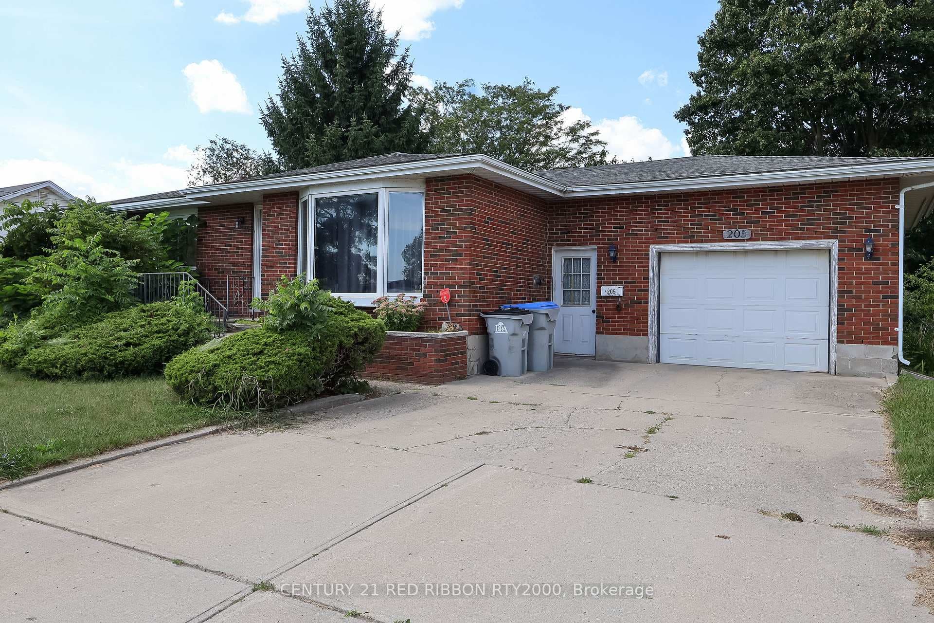 205 Metcalfe Street photo 2