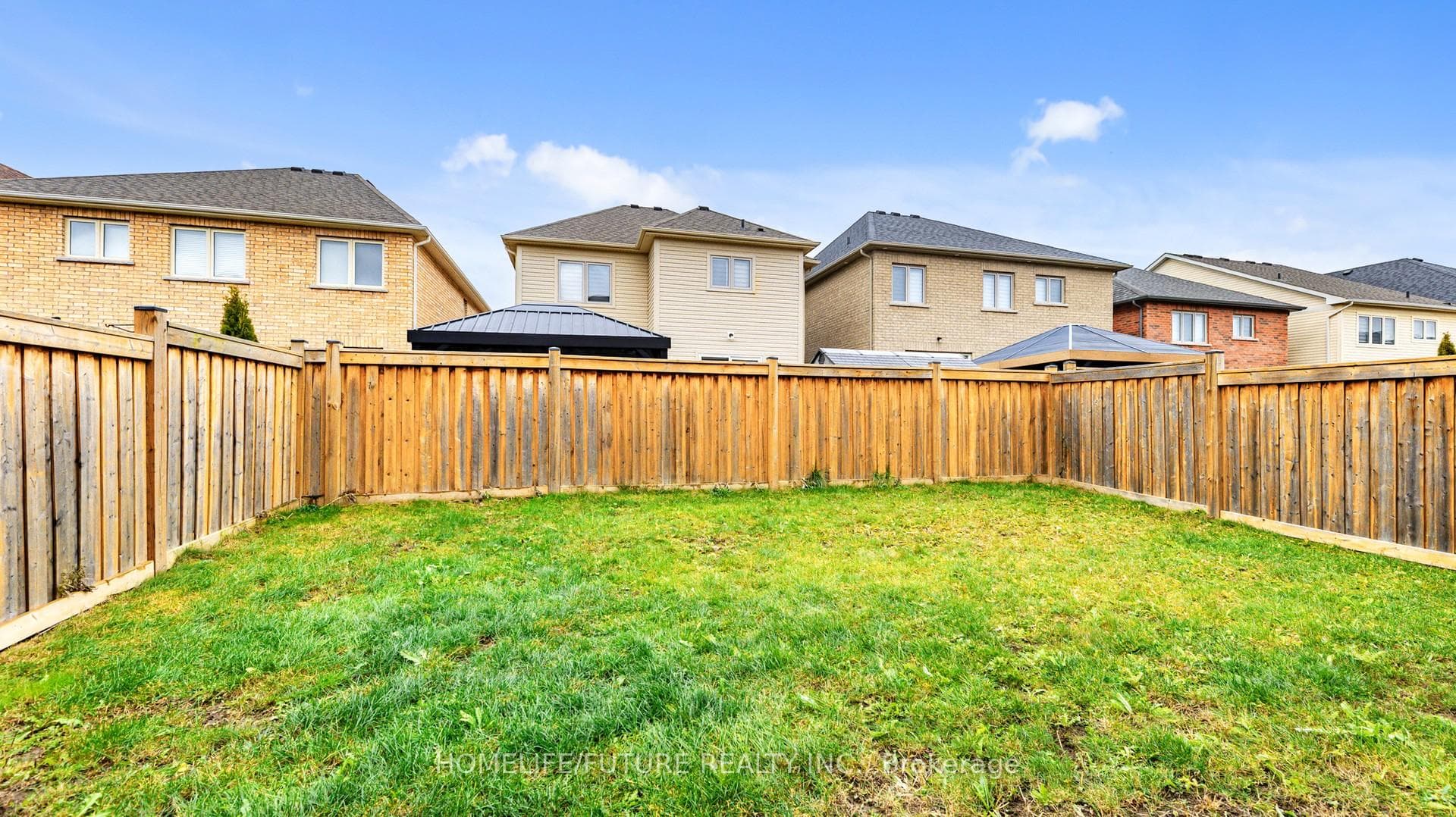 2372 Equestrian Crescent photo 48