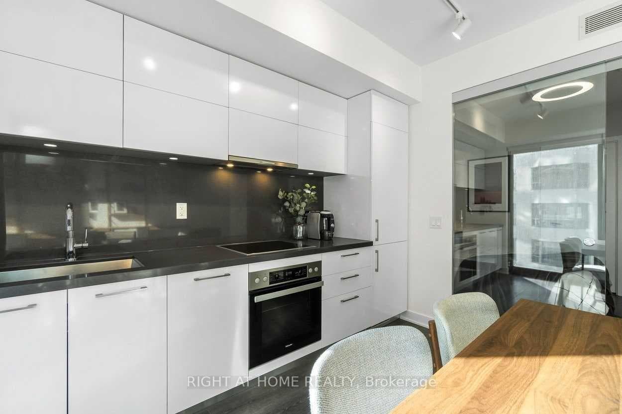 188 Cumberland Street Unit 2406 photo 11