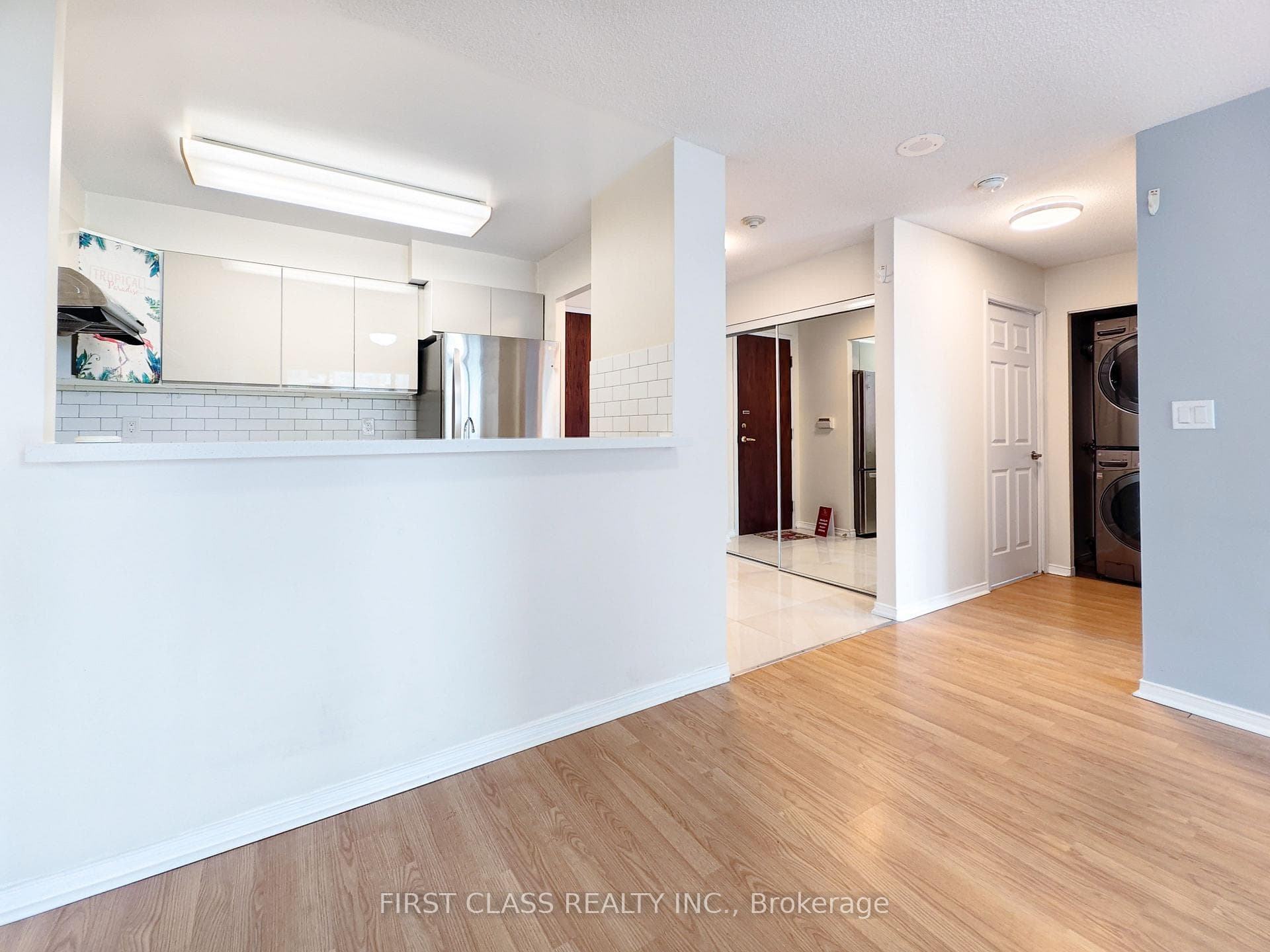 8 Pemberton Avenue Unit 606 photo 8