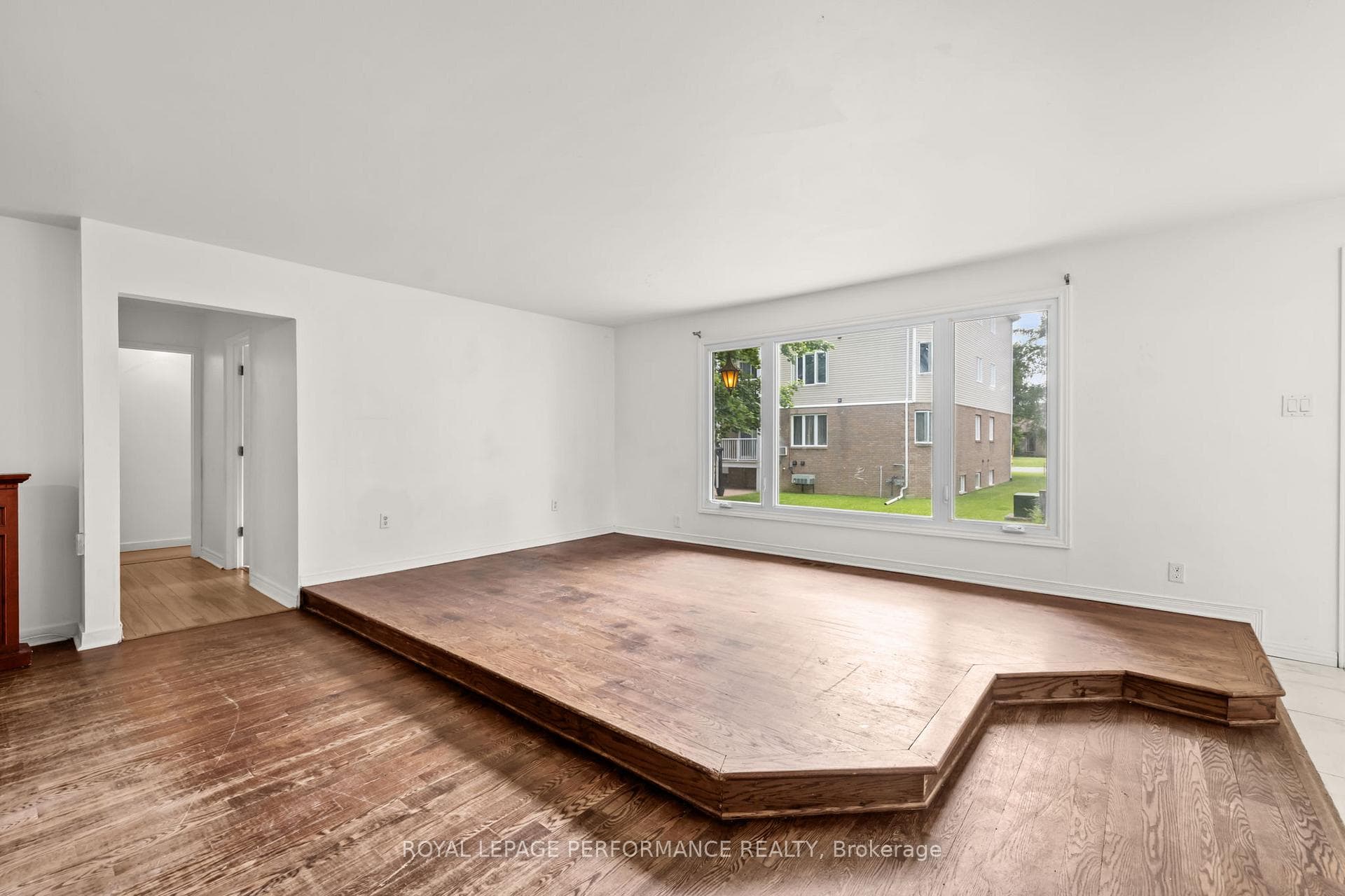 438 Voyageur Place photo 12