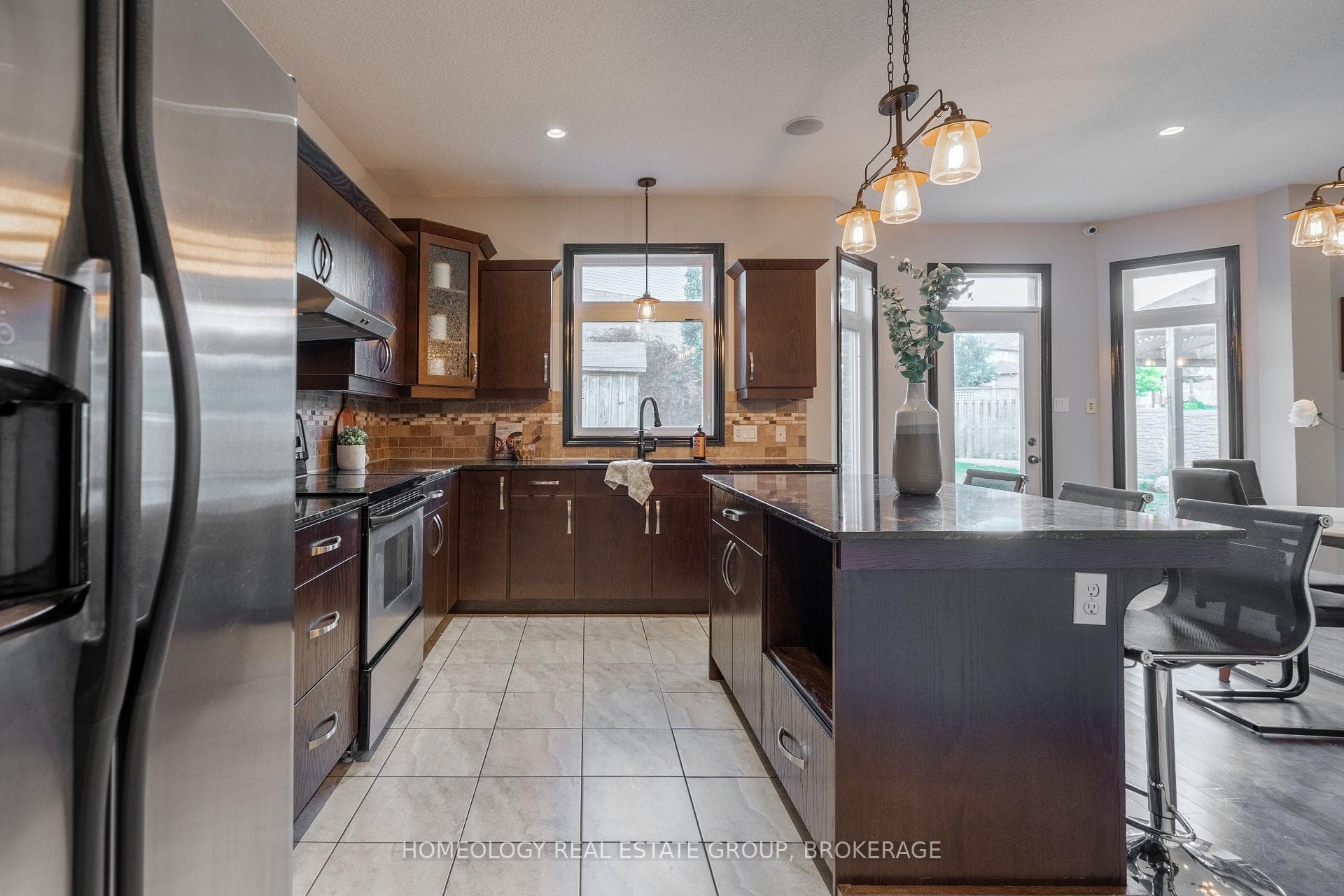 1891 Beaverbrook Avenue photo 12