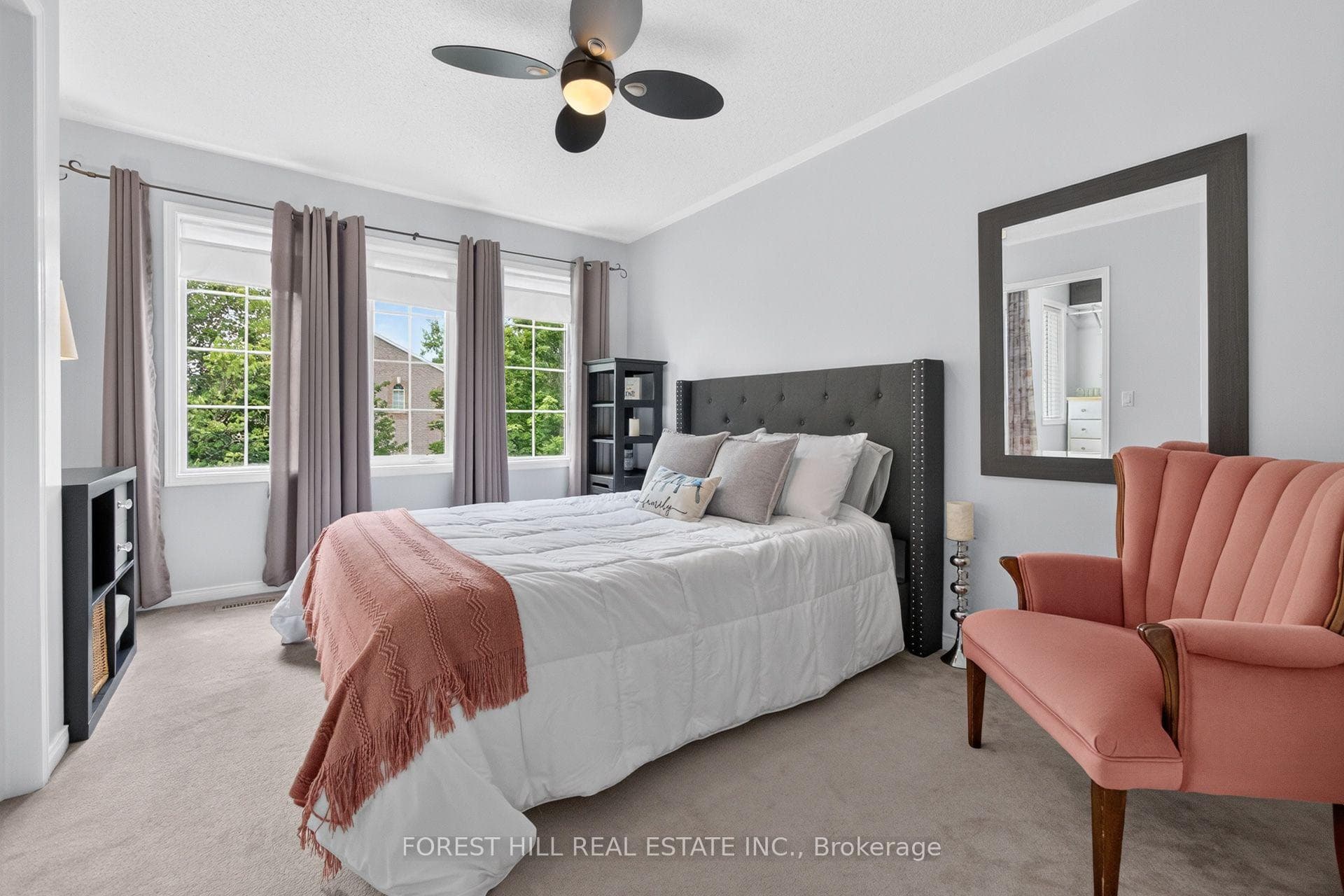 92 Senator Way photo 20