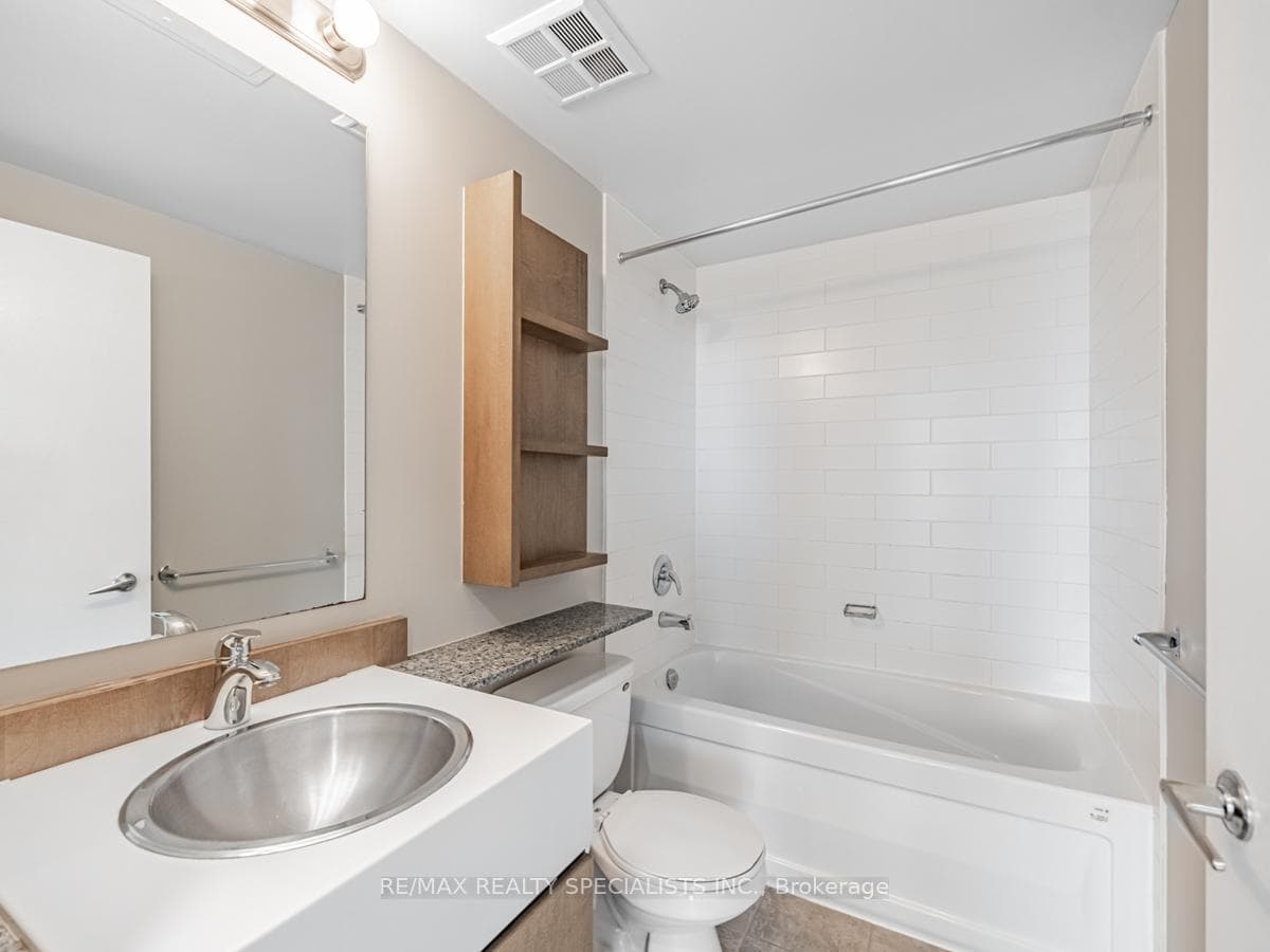 35 MARINER Terrace Unit 1202 photo 19