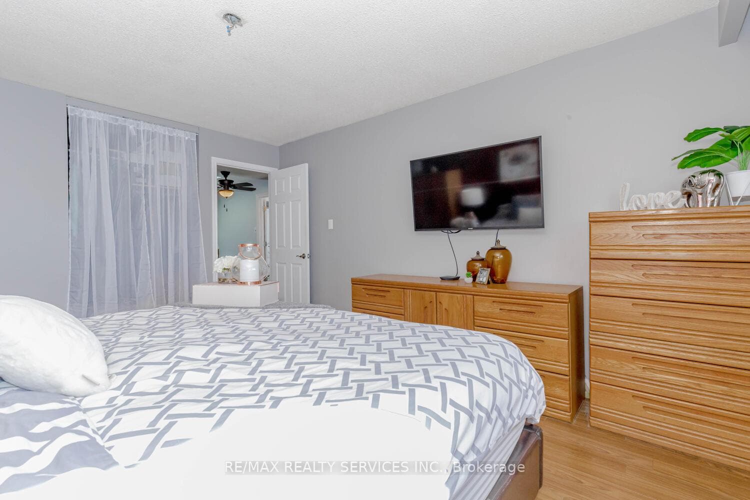 32 Simmons Boulevard photo 17