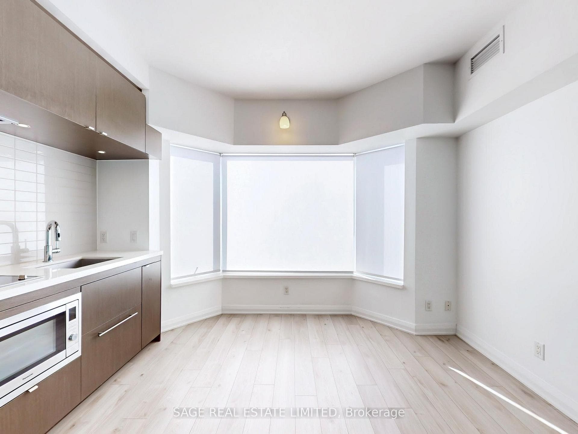 155 Yorkville Avenue Unit 3016 photo 3