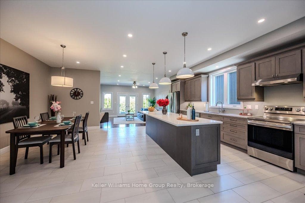 479 St George Street photo 7