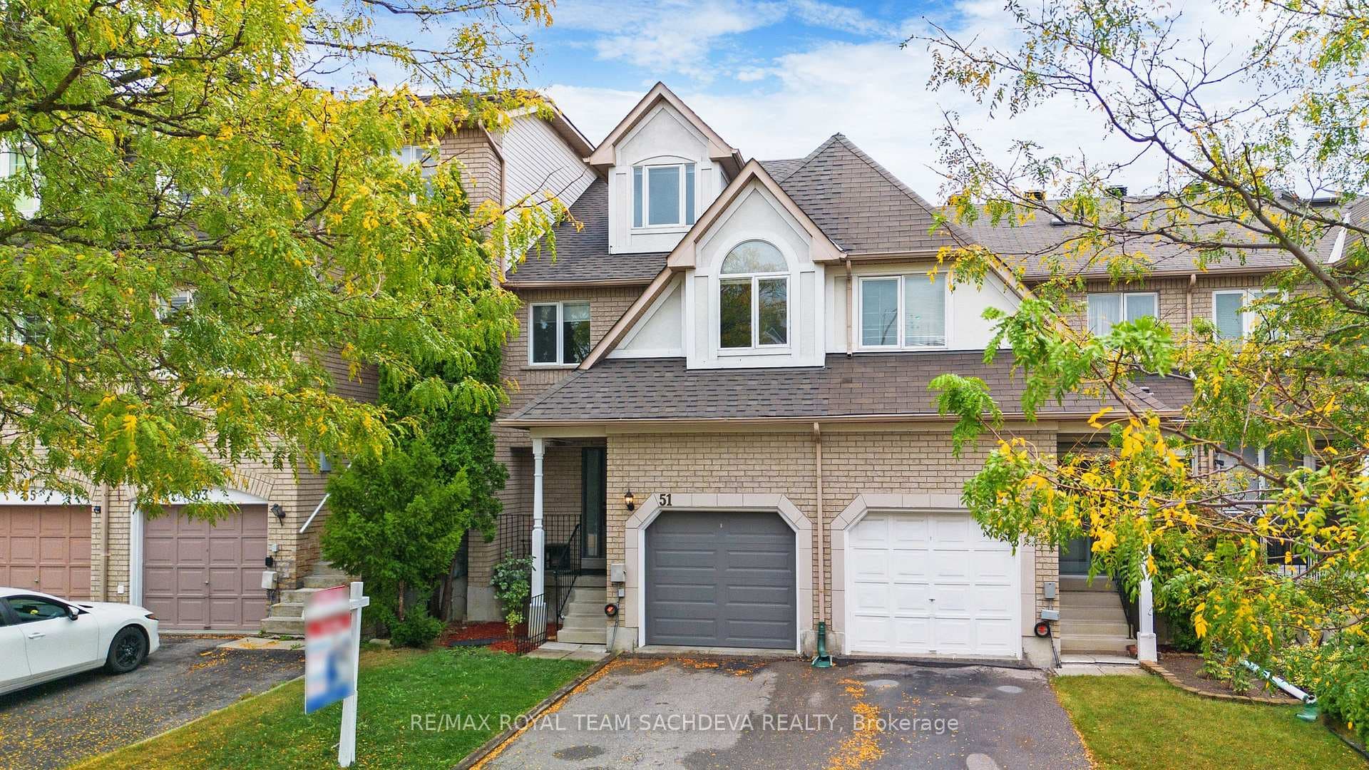 51 Queensway Drive photo 1