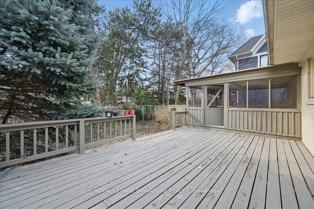 1406 Acton Crescent photo 32