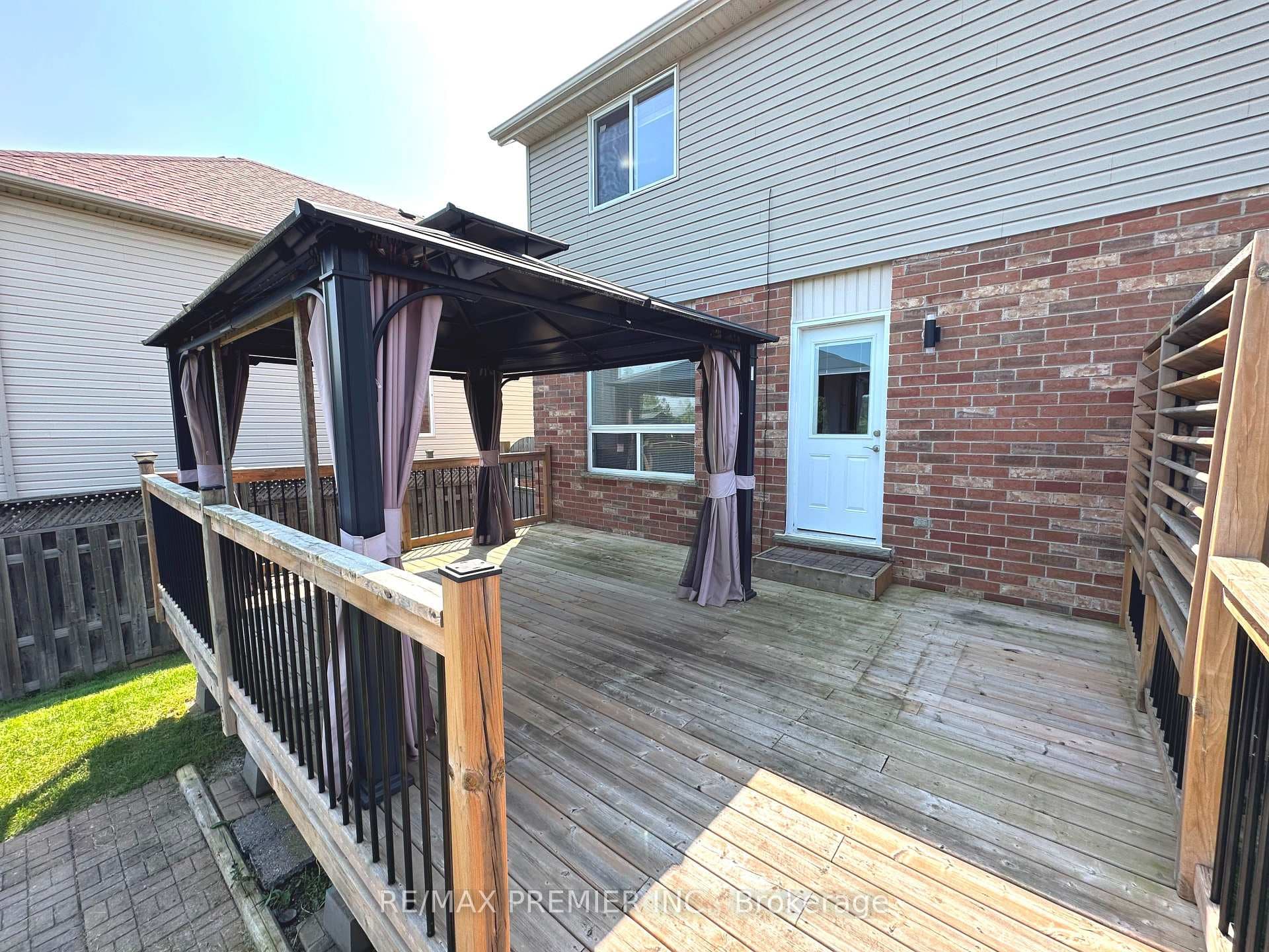 98 Shephard Avenue photo 32