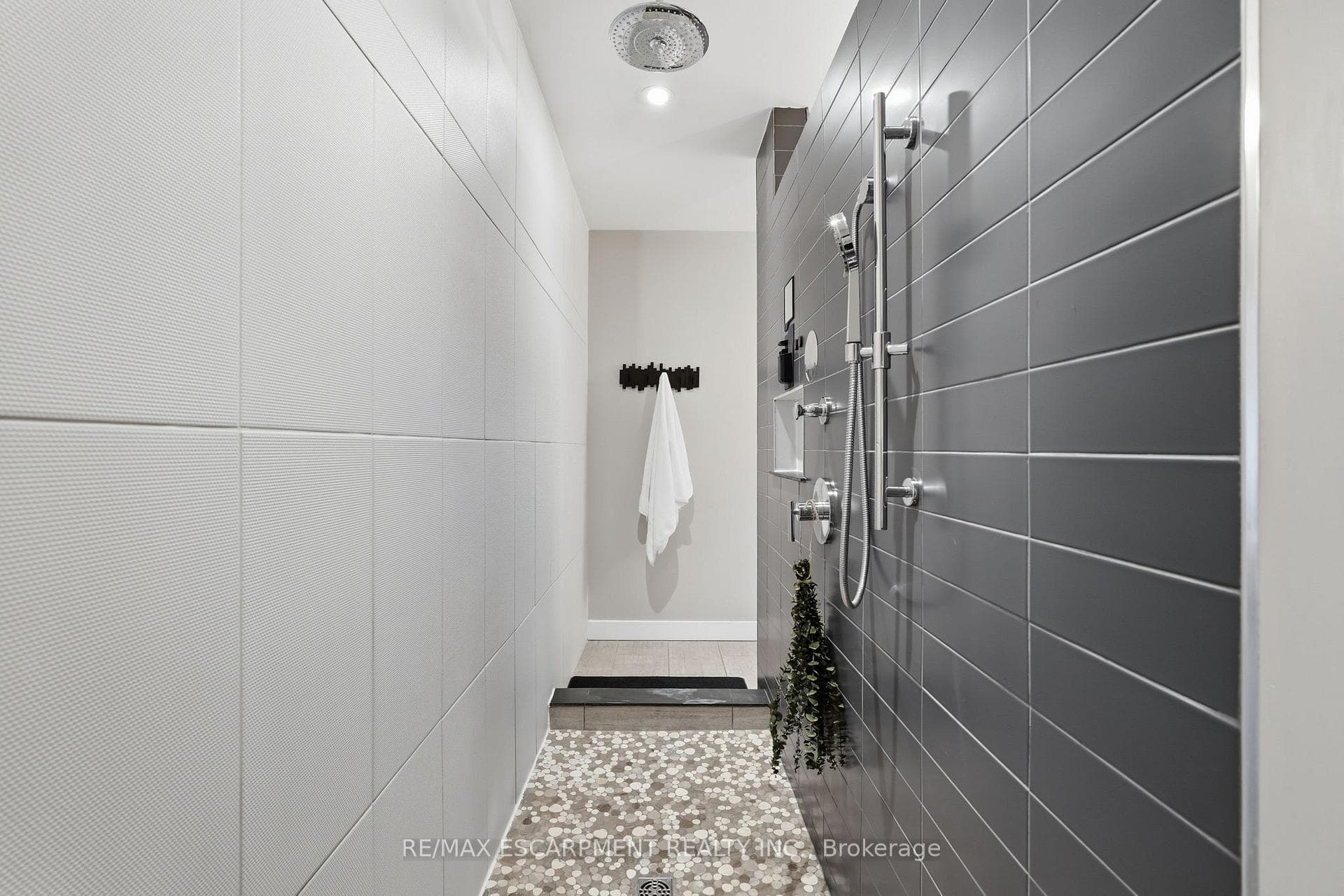 414 JOHN Street photo 27