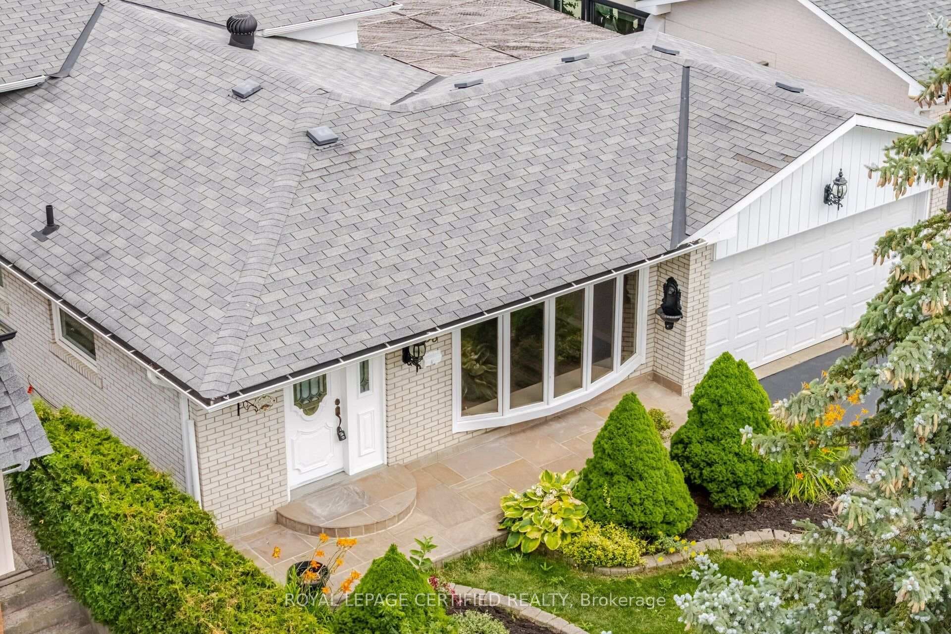 33 Grassmere Crescent photo 3