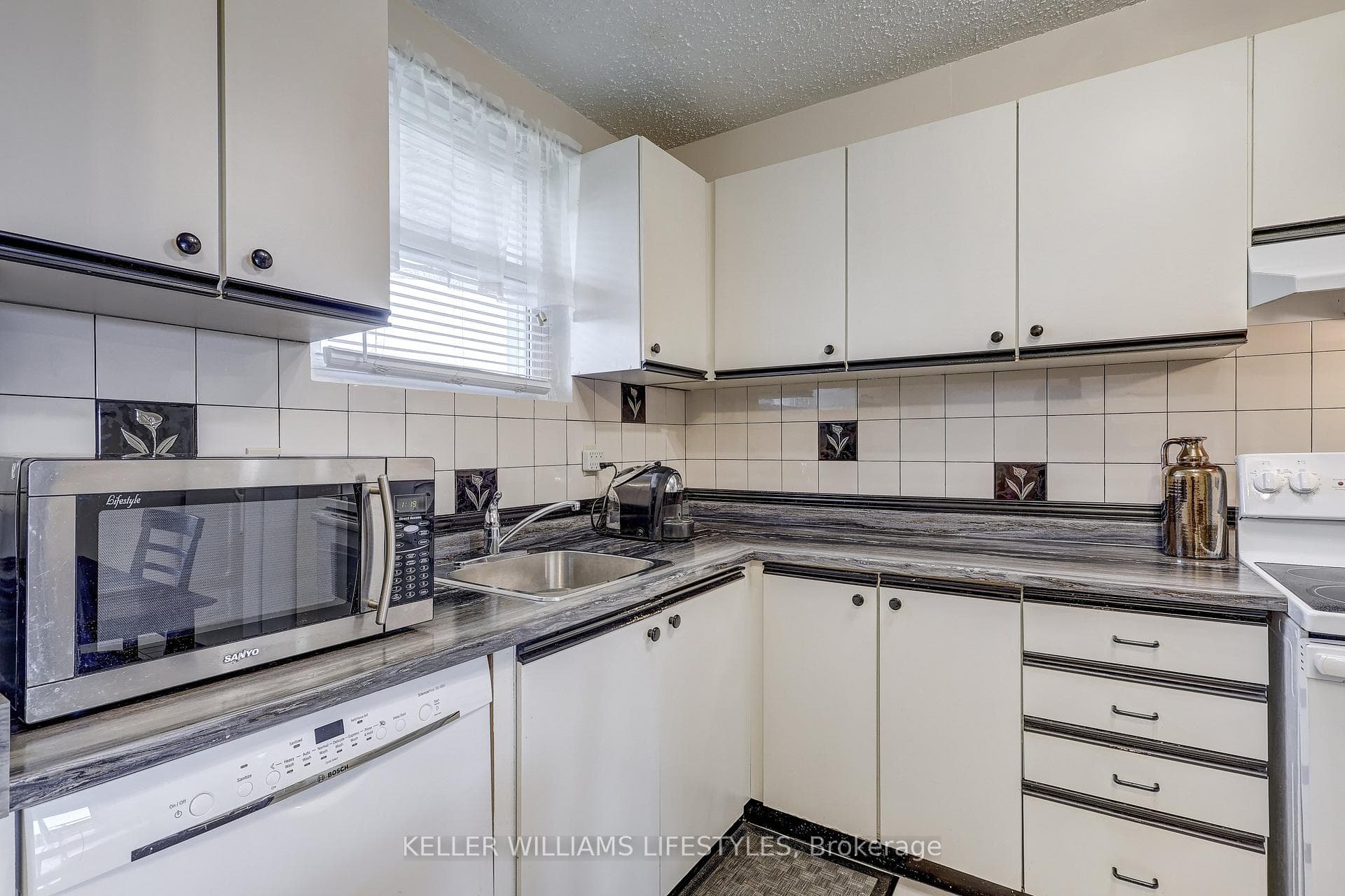 1919 Trafalgar Street Unit 23 photo 6