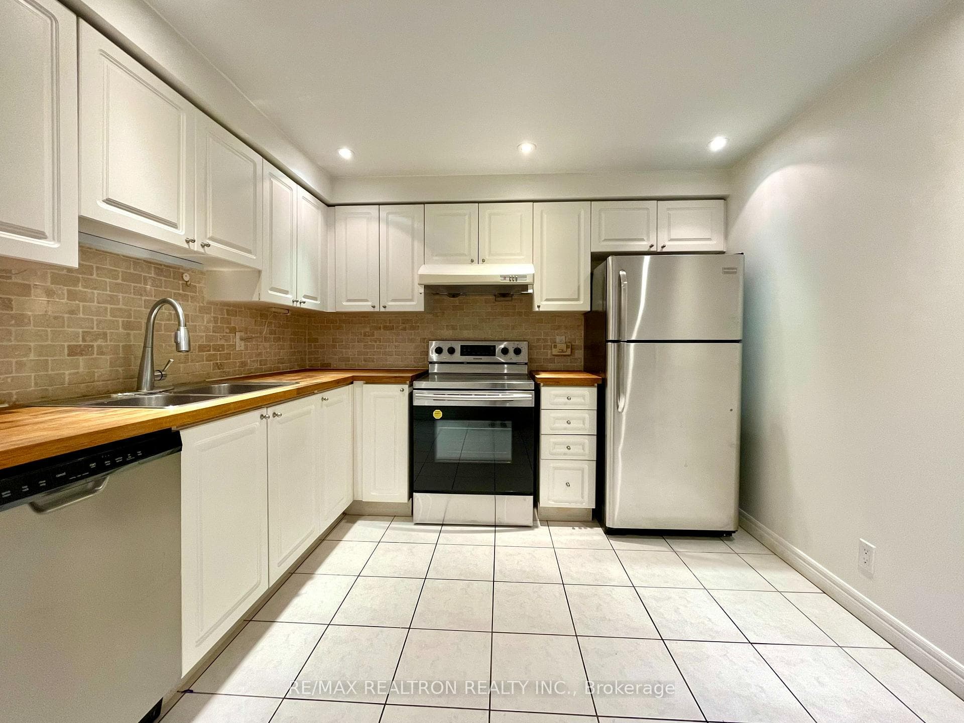 28 Sommerset Way Unit 1021 photo 7