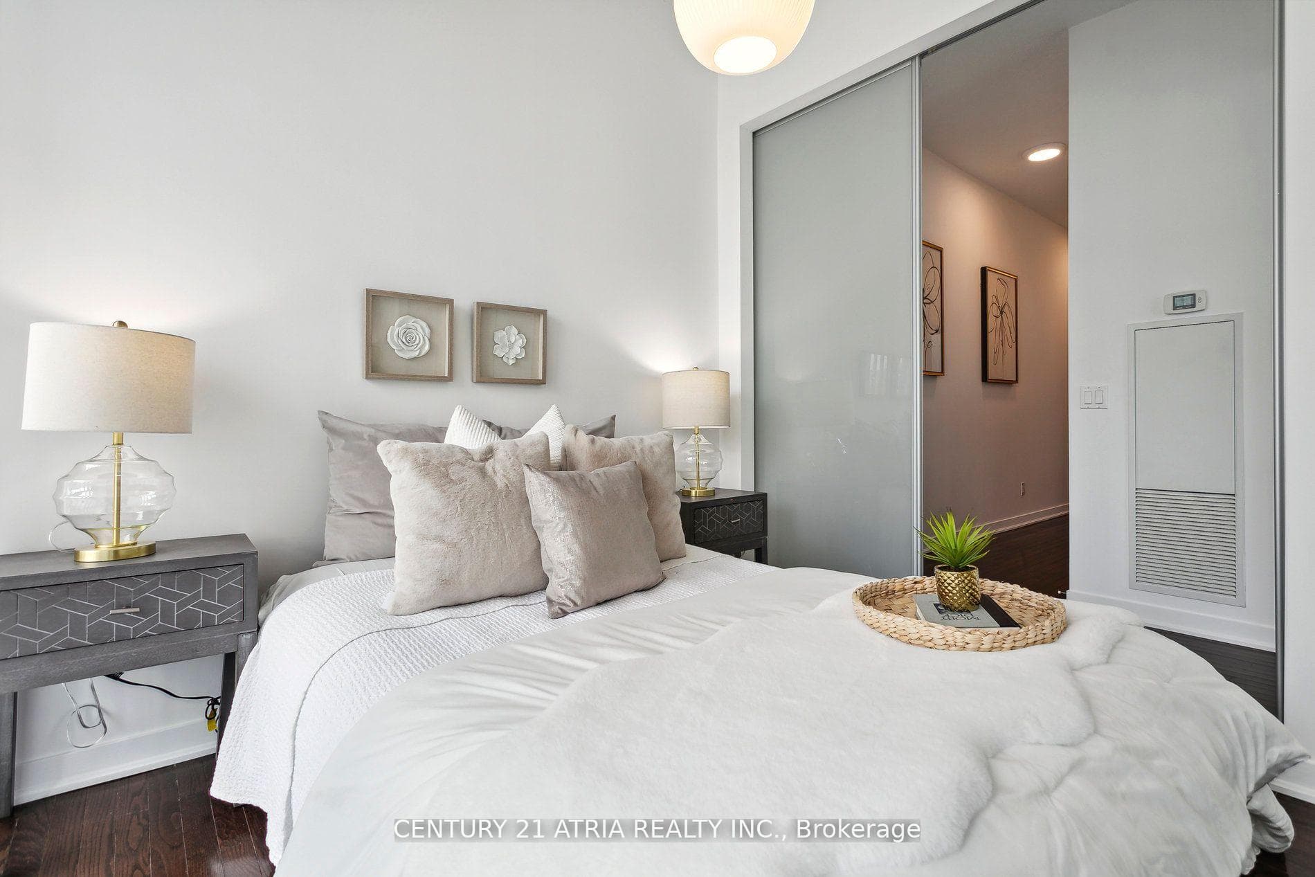 770 bay Street Unit 1212 photo 17