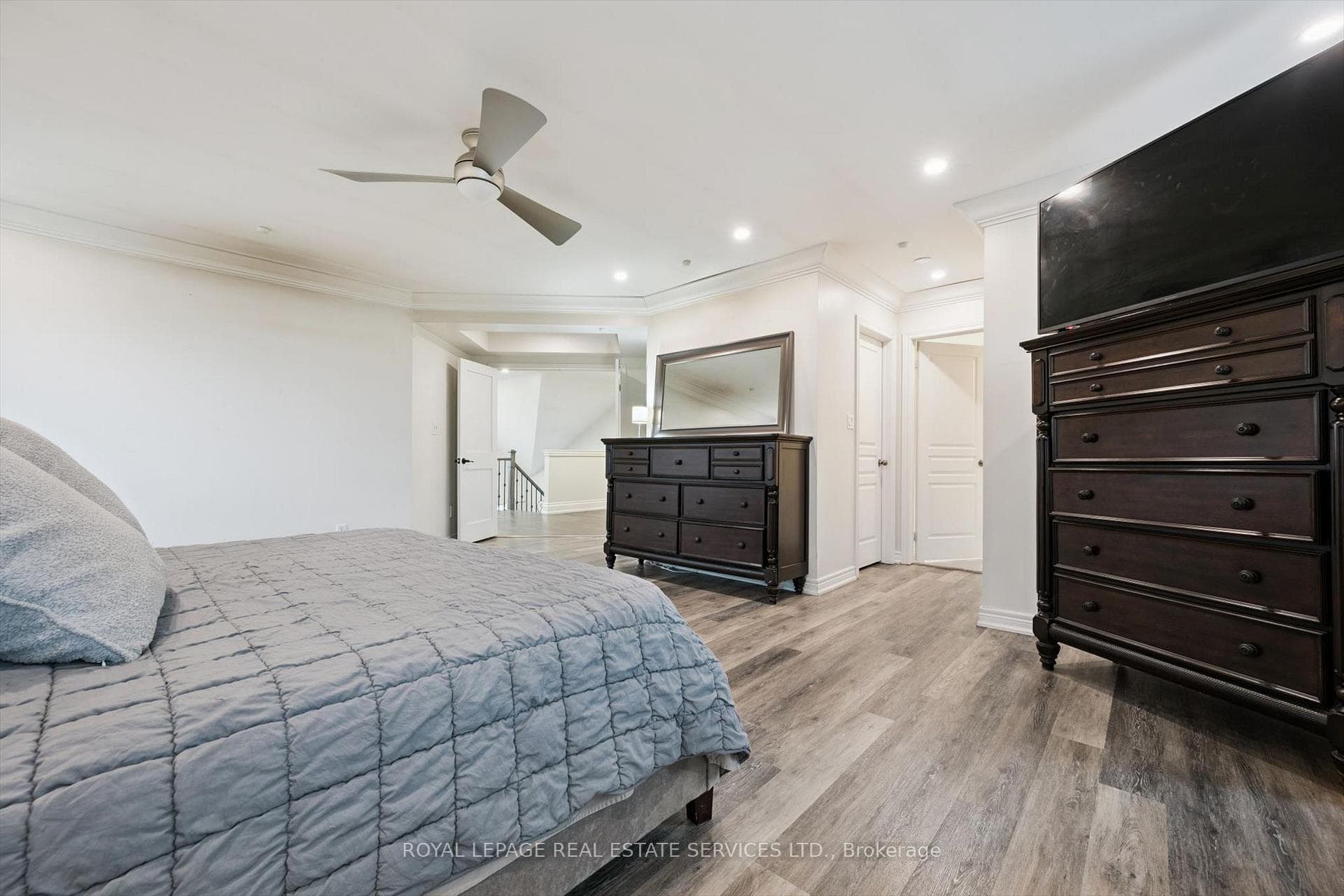 Primary Retreat Offers a Spa-Inspired 5-PC Ensuite