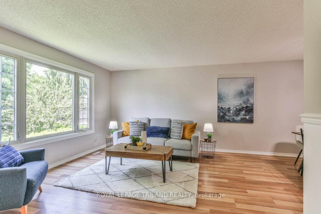 76 SPEIGHT Crescent photo 5