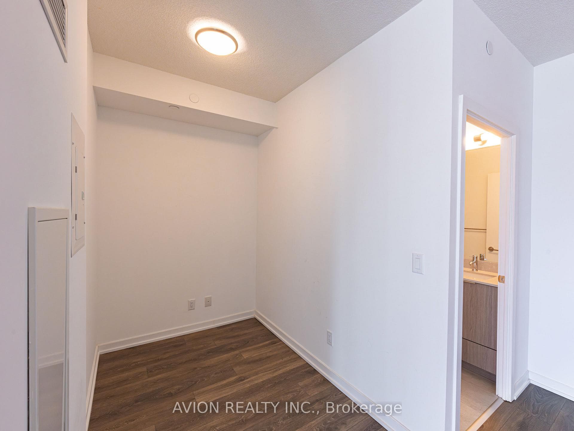 36 Forest Manor Road Unit 902 photo 9