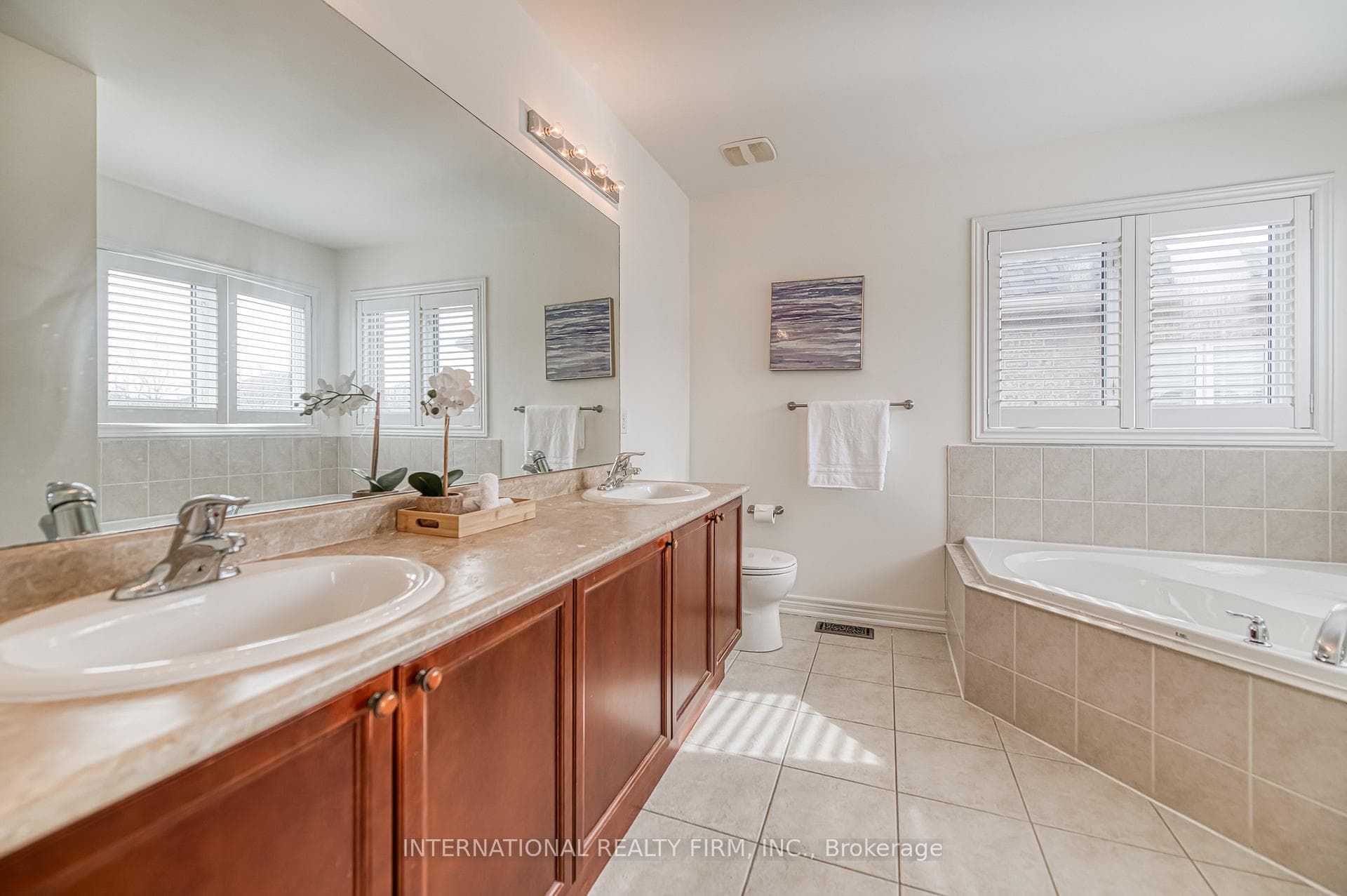 1225 Jezero Crescent photo 27