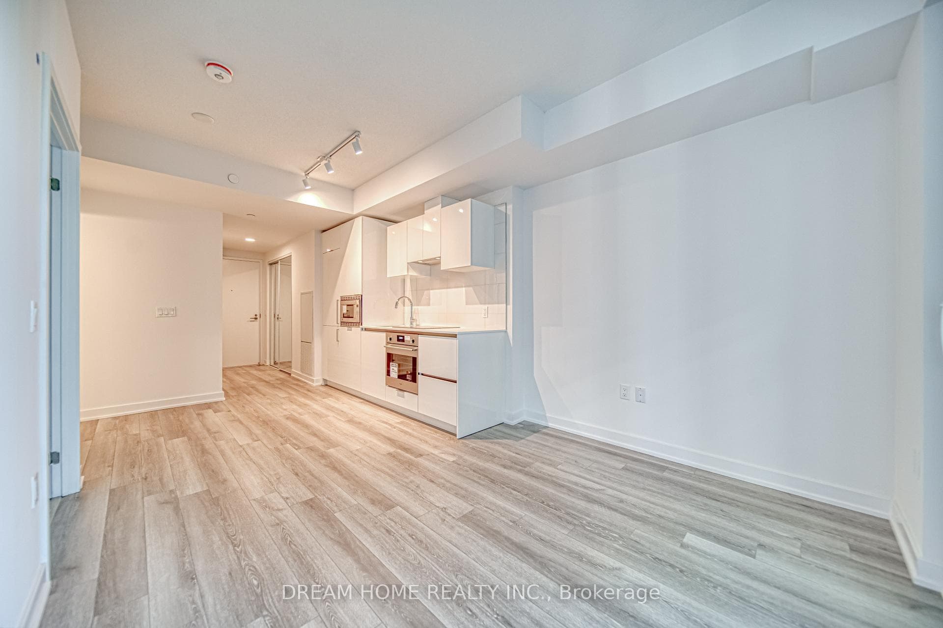 230 Simcoe Street Unit 1921 photo 13