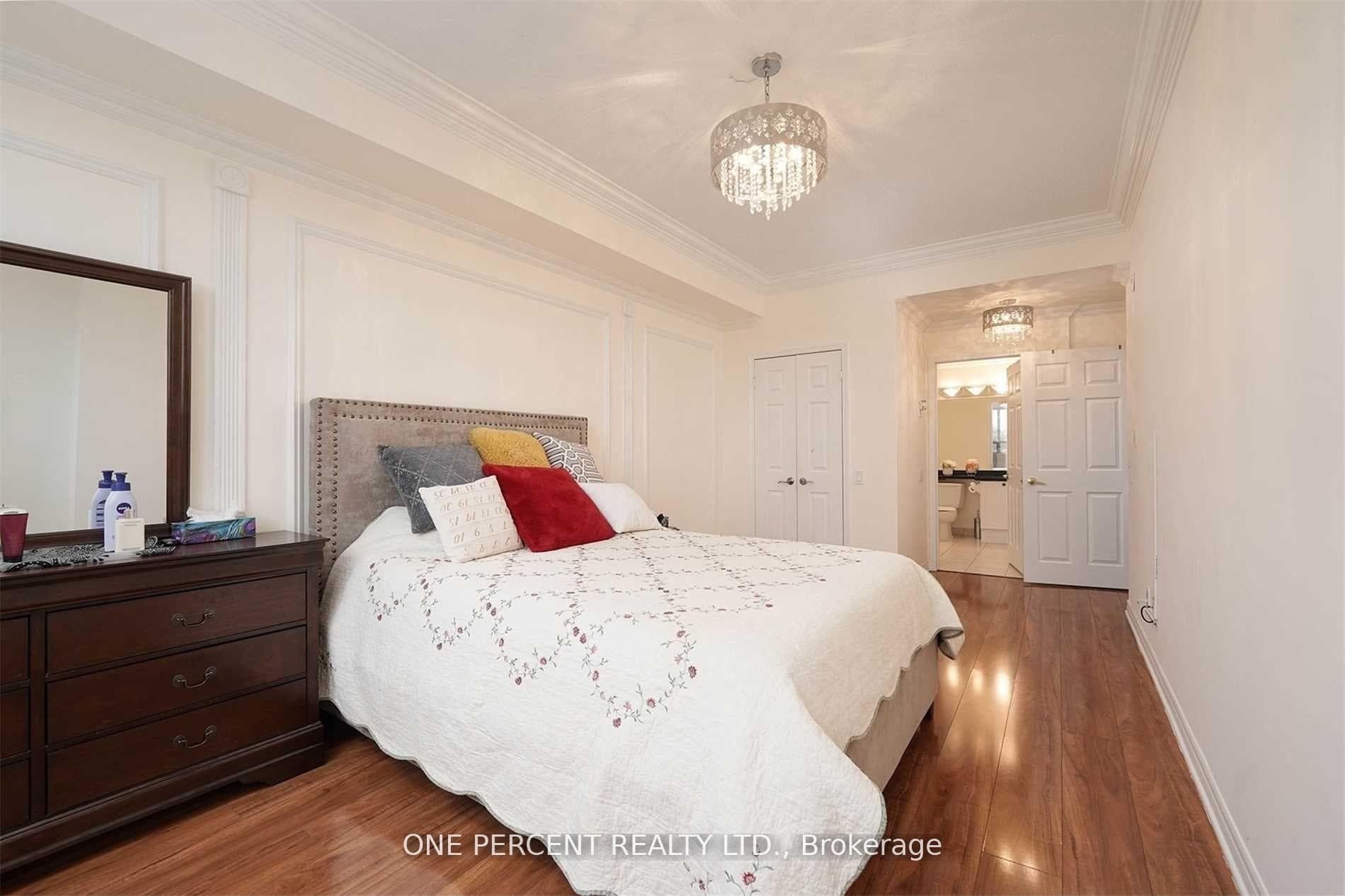11121 Yonge Street Unit 217 photo 14