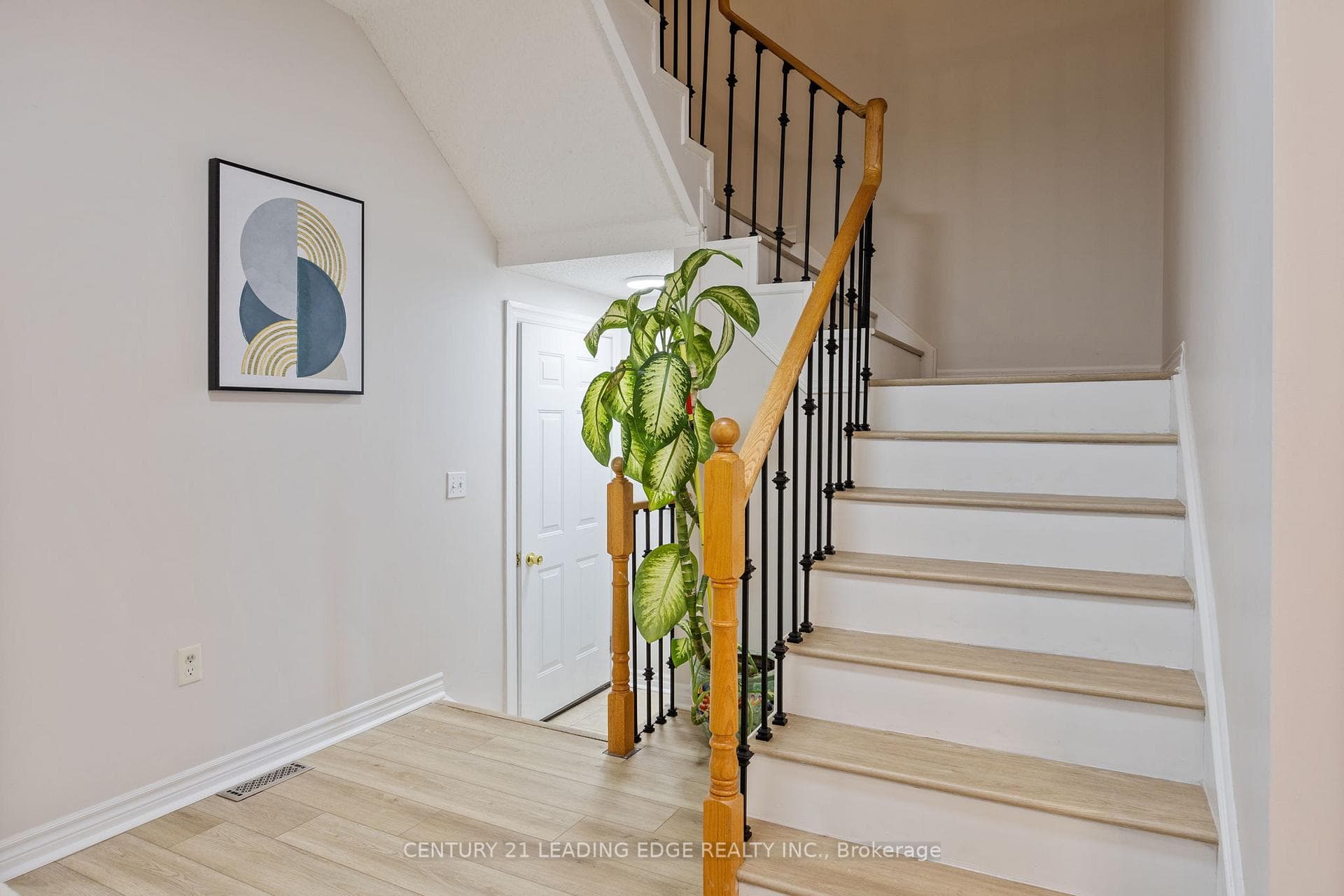 18 Thorp Crescent photo 16