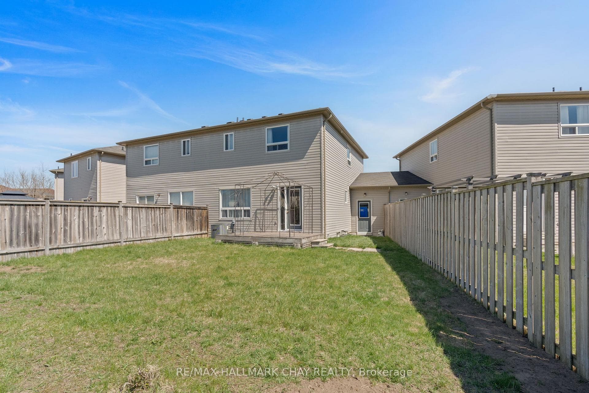 66 Admiral Crescent photo 25