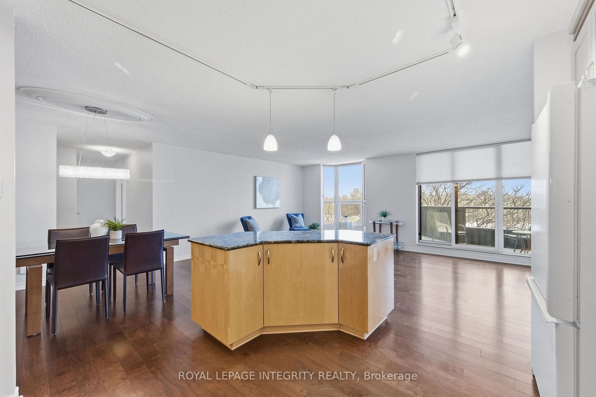 2951 Riverside Drive Unit 305 photo 18