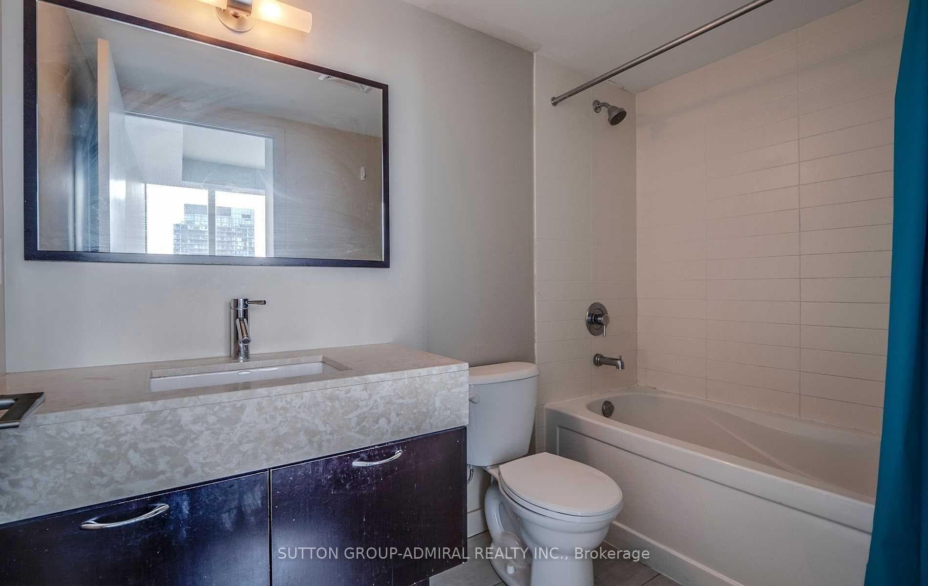 126 Simcoe Street Unit 2904 photo 10