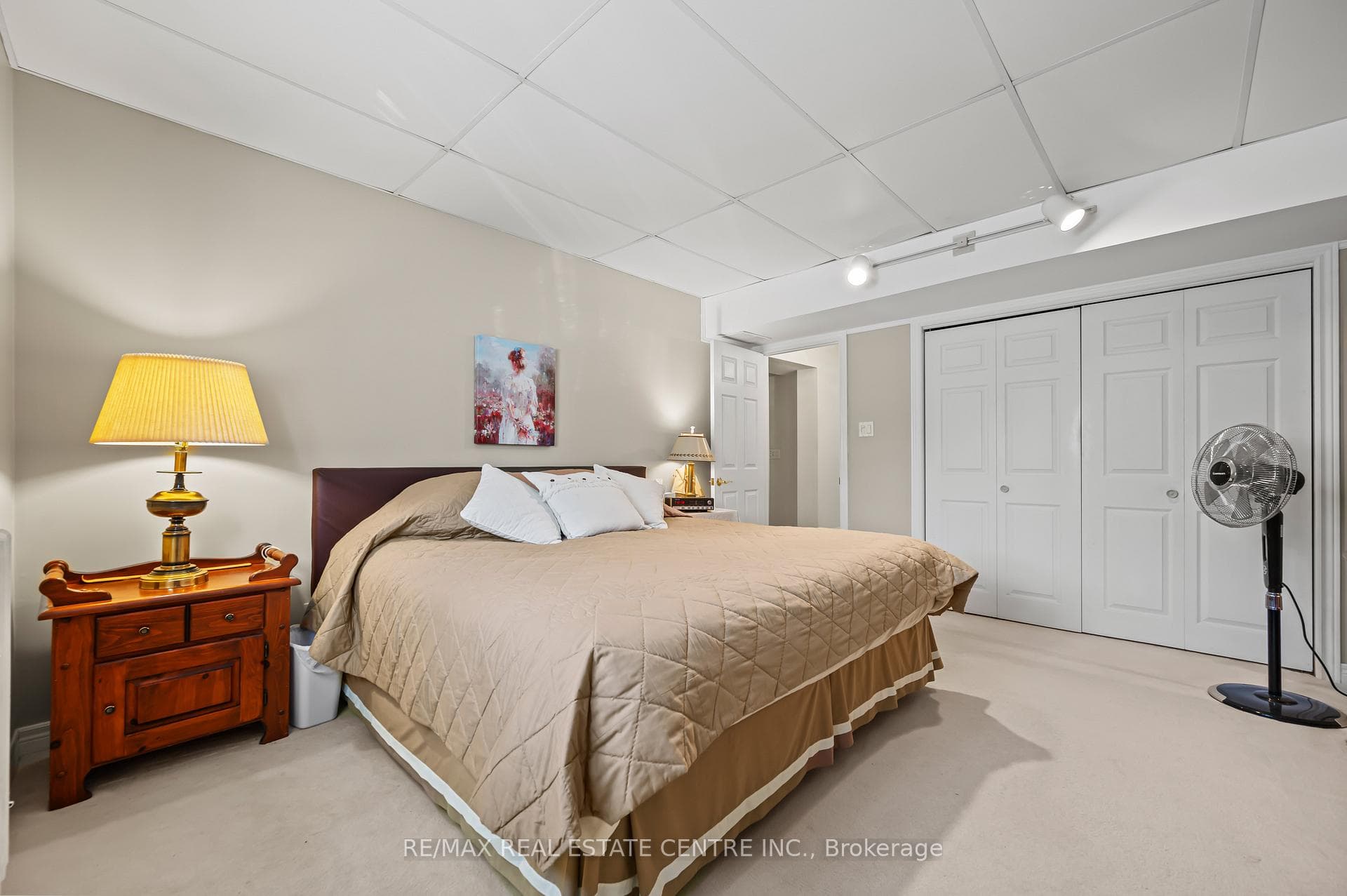 5024 Stamford Street photo 17