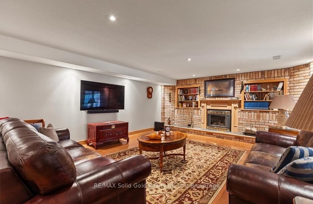 2 Hickory Hollow photo 31