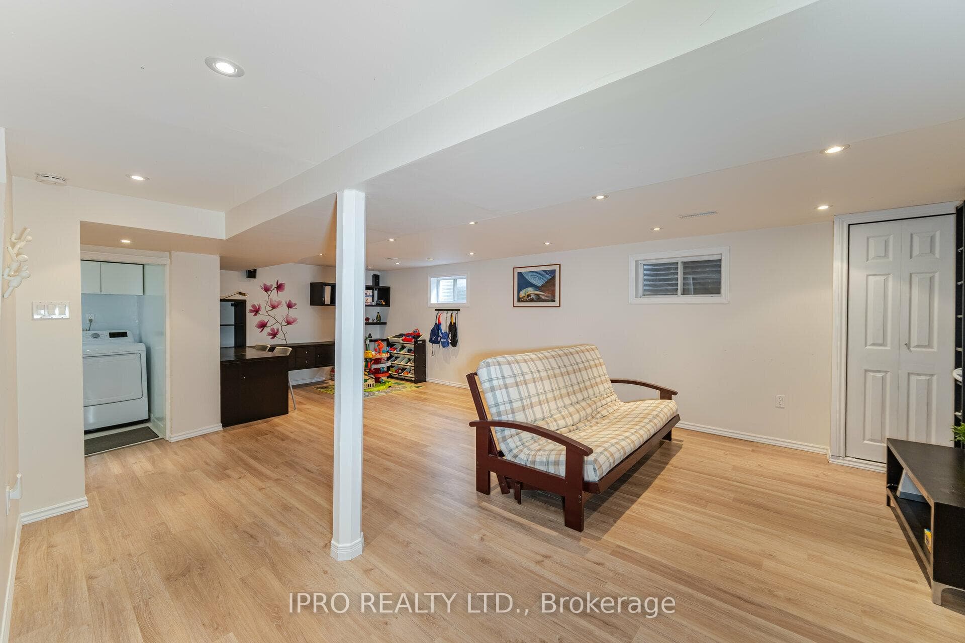 10 Eden Place photo 25