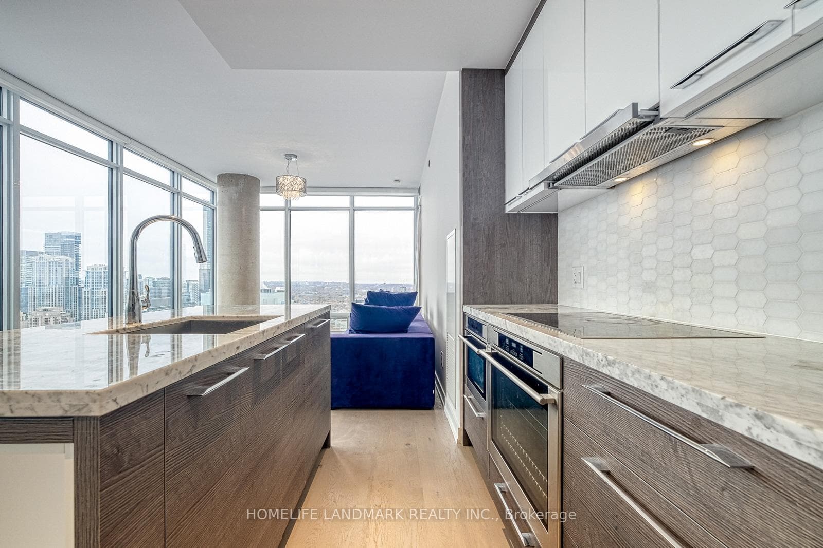 488 University Avenue Unit 3302 photo 18