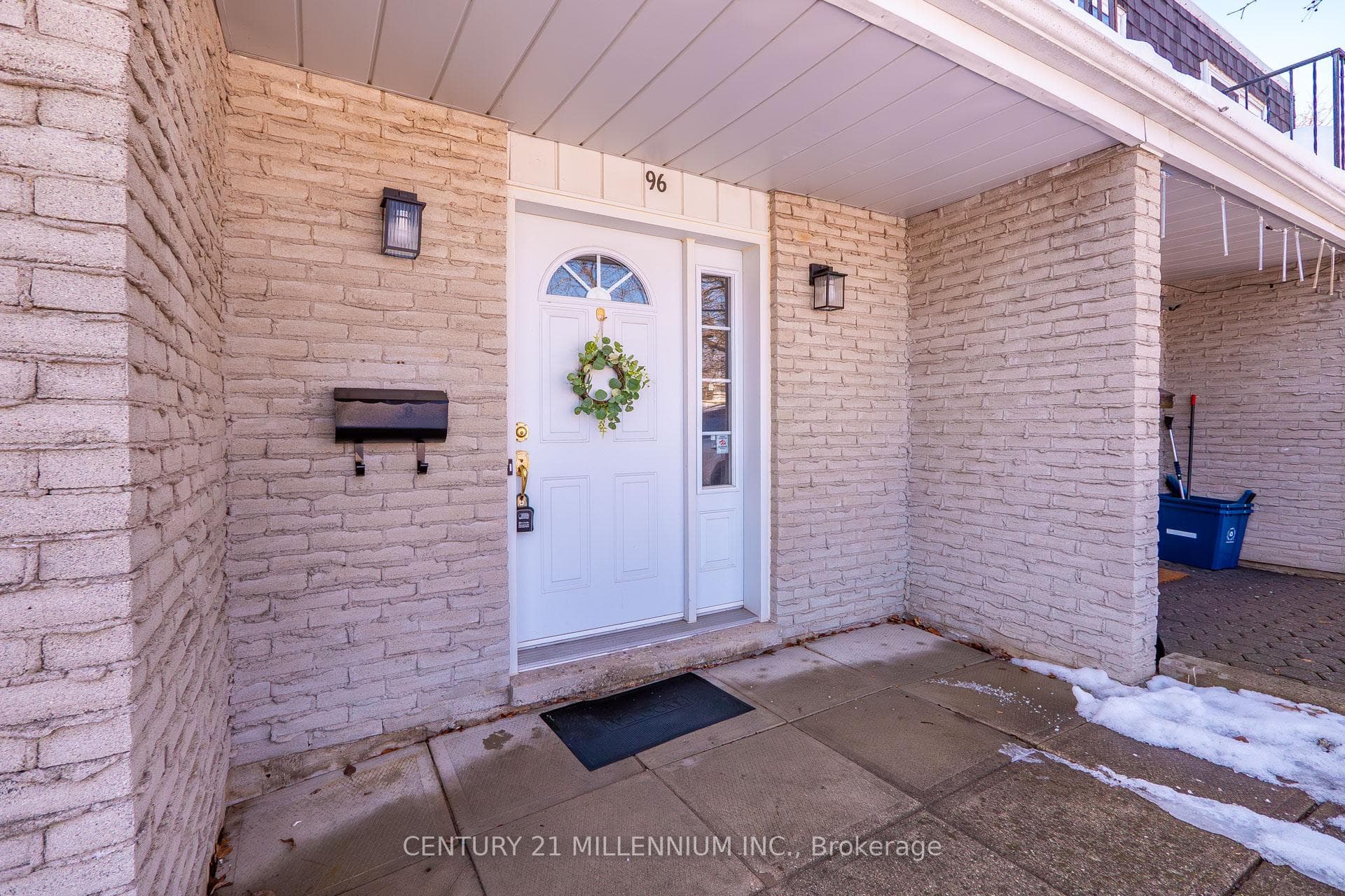 96 Shadeland Crescent photo 3