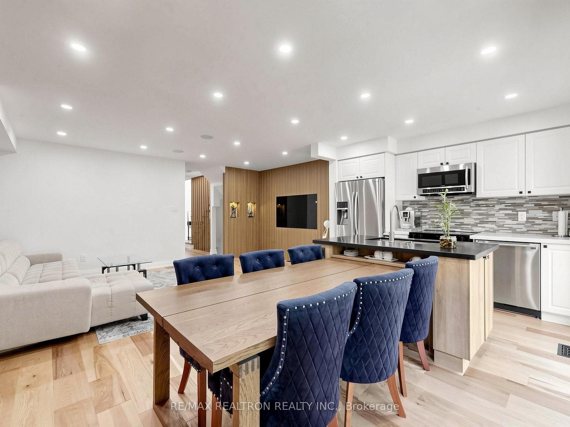 68 Dallimore Circle photo 8