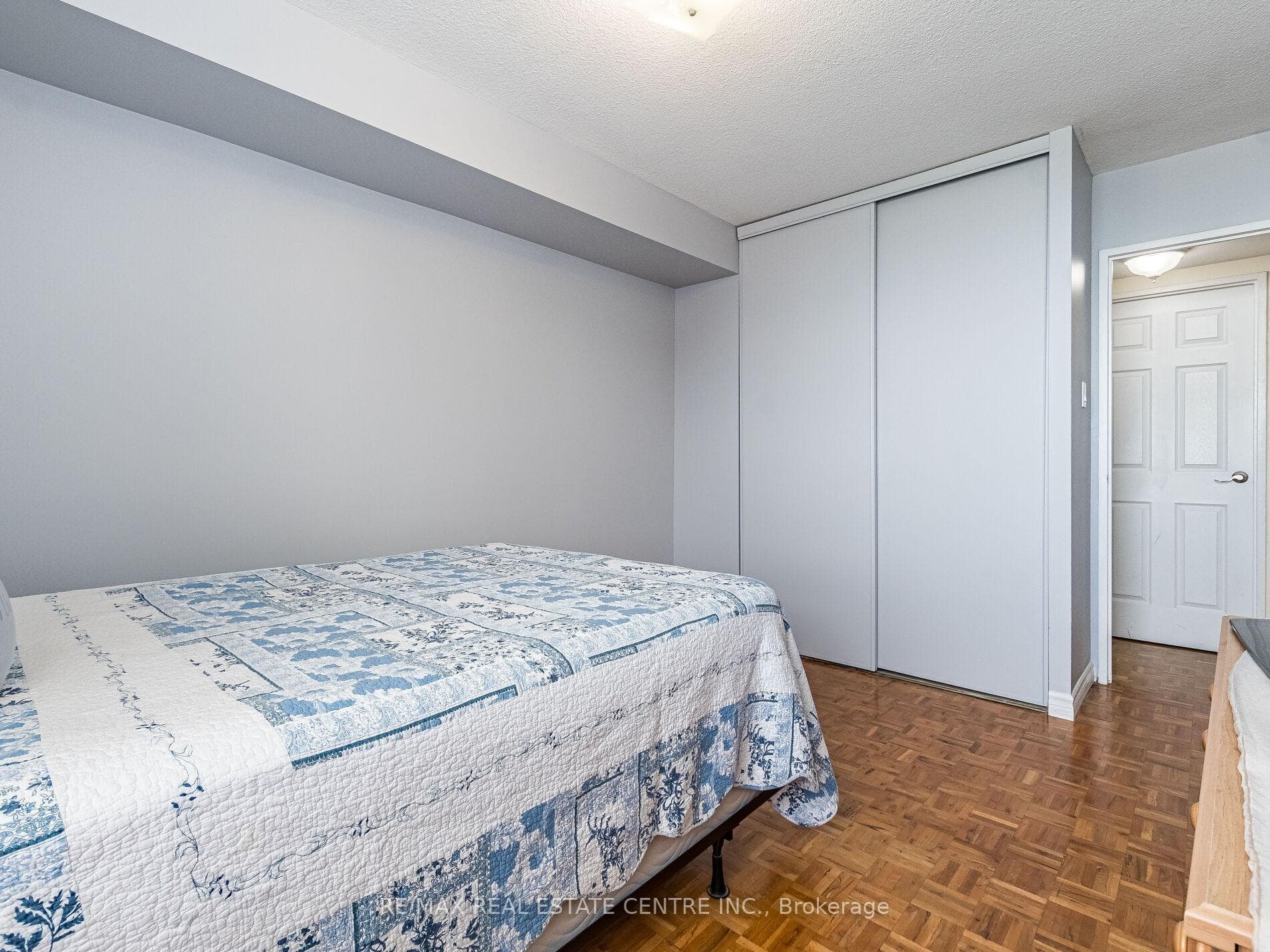 2nd bedroom with double closet