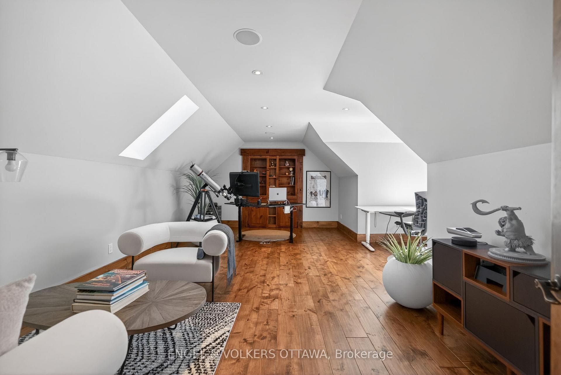 2nd floor office or 4th bedroom