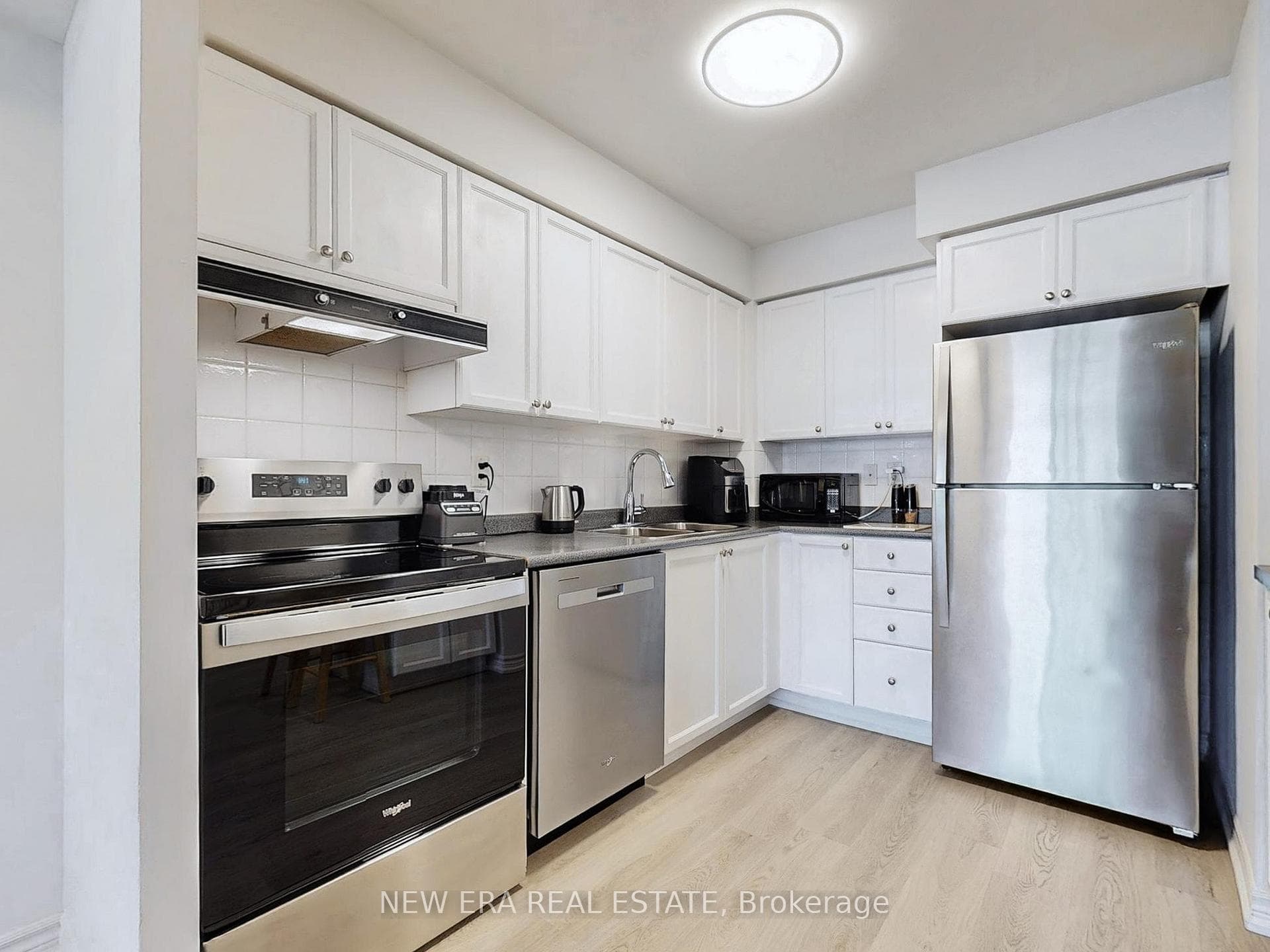 3888 Duke Of York Boulevard Unit 923 photo 7