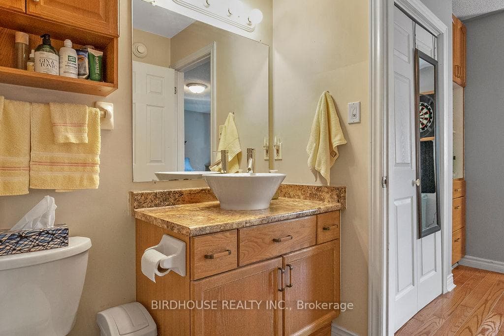 341 Mary Street photo 17