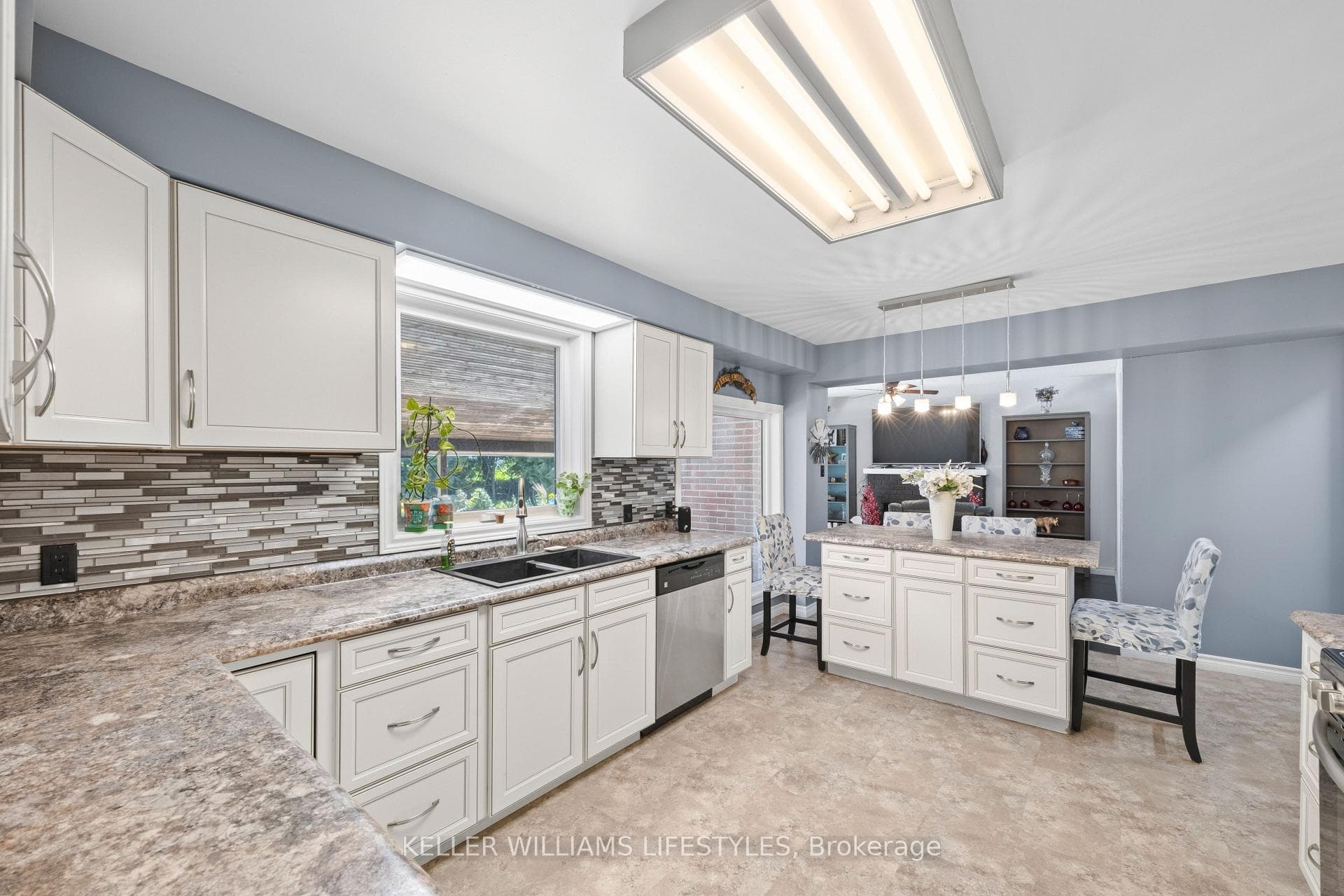 219 Dundas Street photo 9