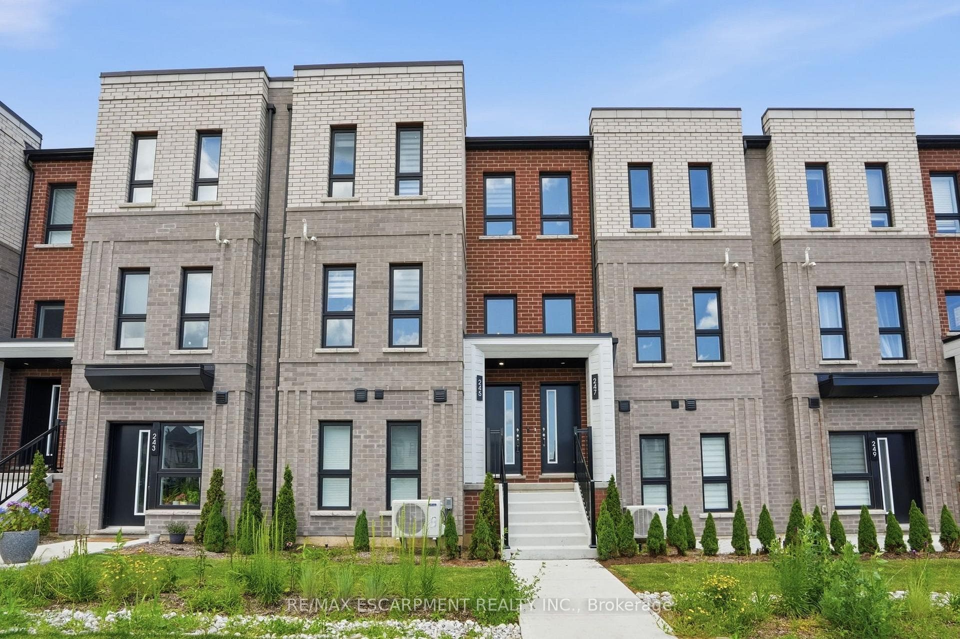 245 Burke Street photo 1