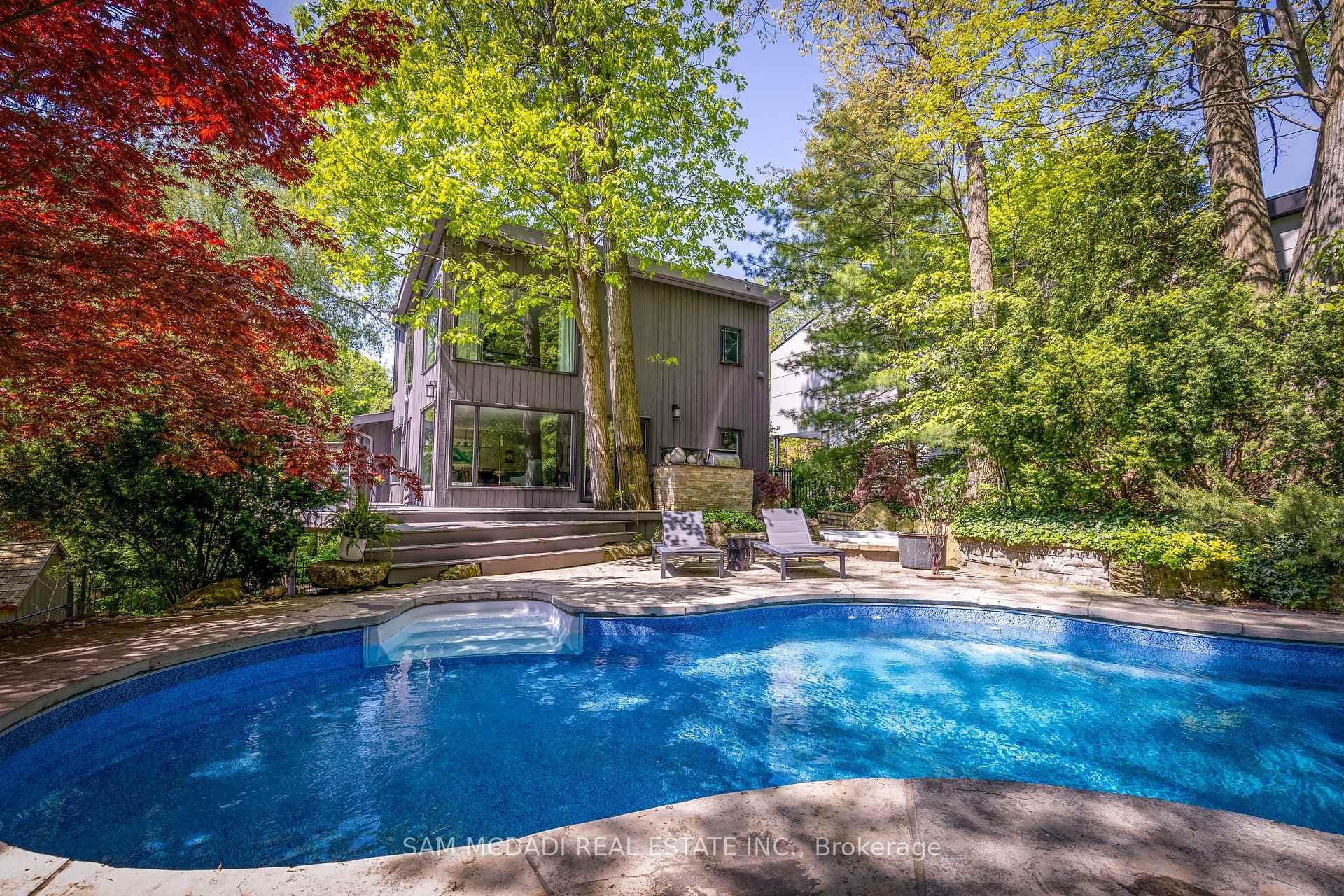1273 Queen Victoria Avenue photo 37
