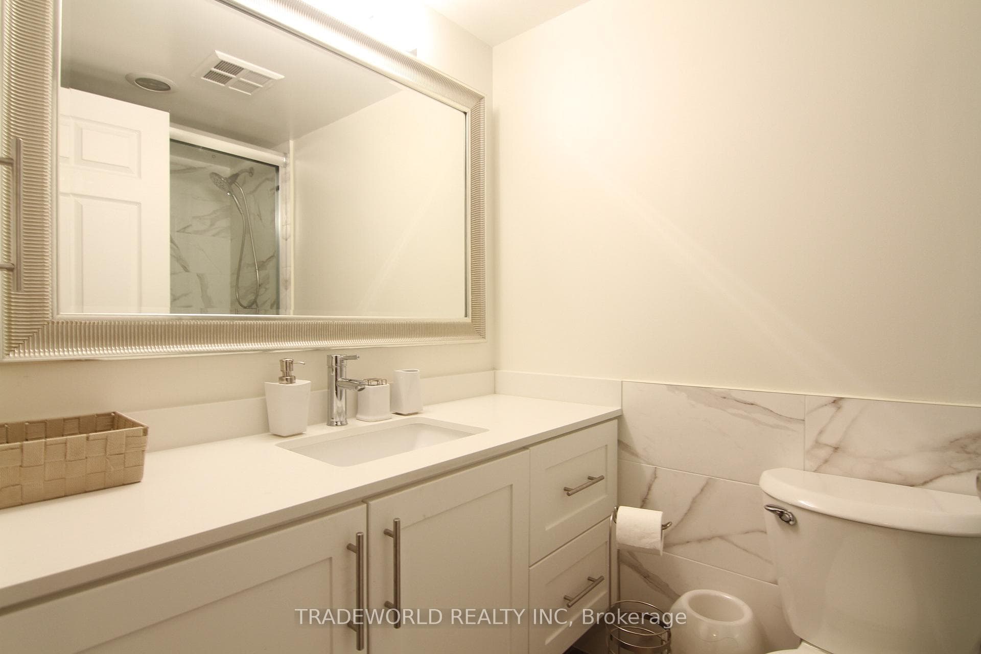 763 Bay Street Unit 1013 photo 15