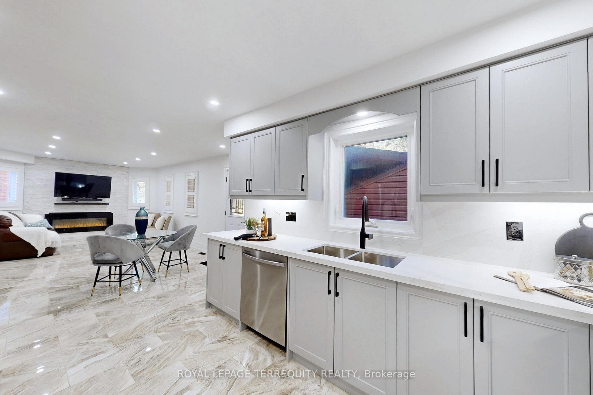 12 William Davidson Street photo 13