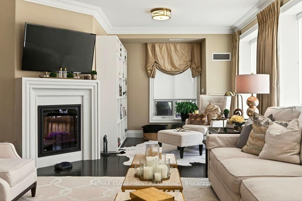 445 Elizabeth Street Unit 201 photo 10