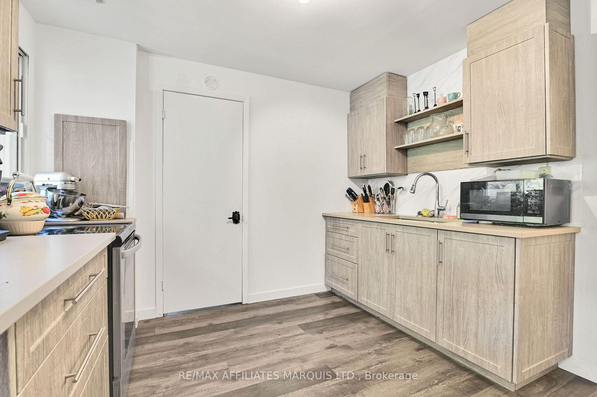 1603 Peter Street photo 22