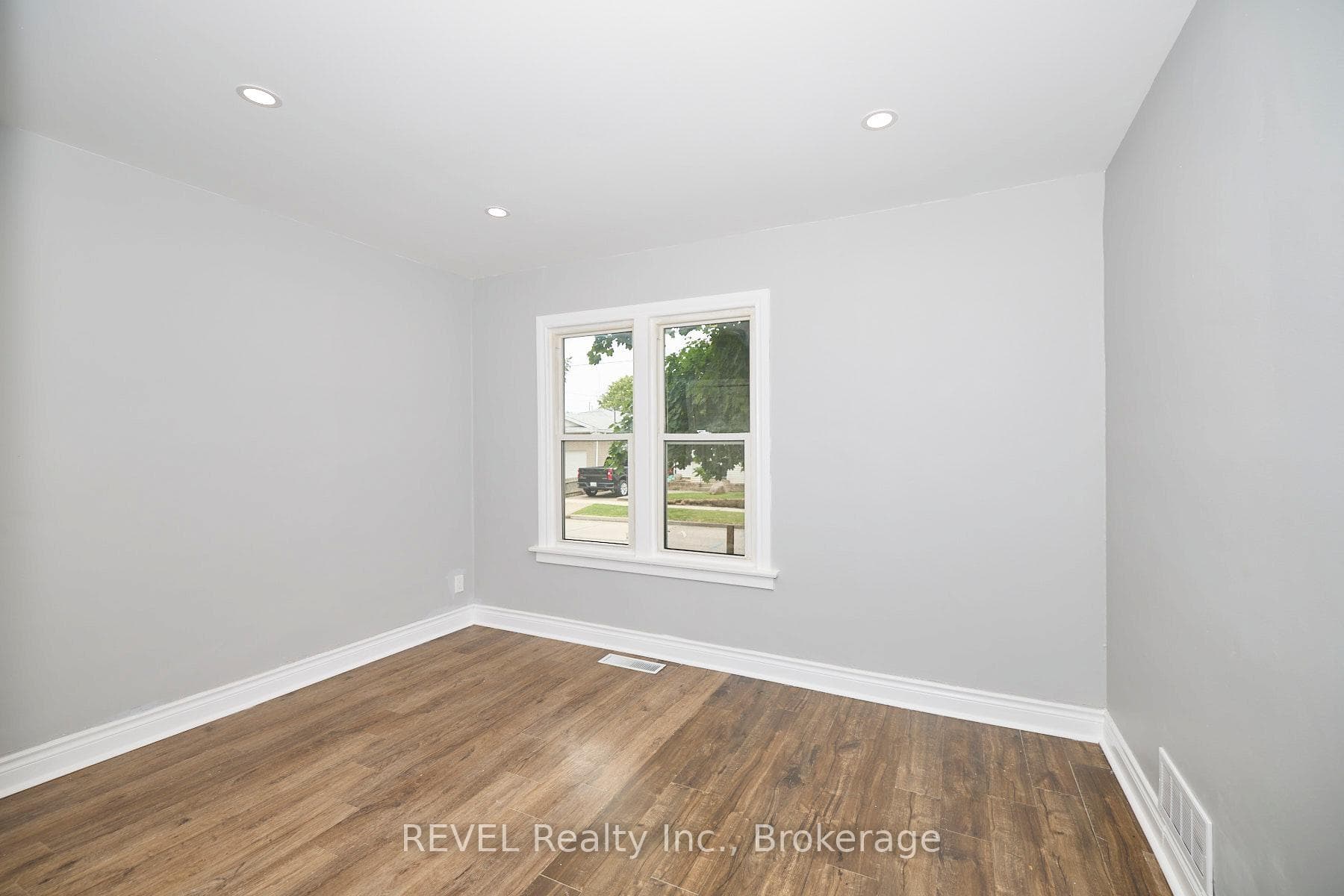 43 COSBY Avenue photo 8